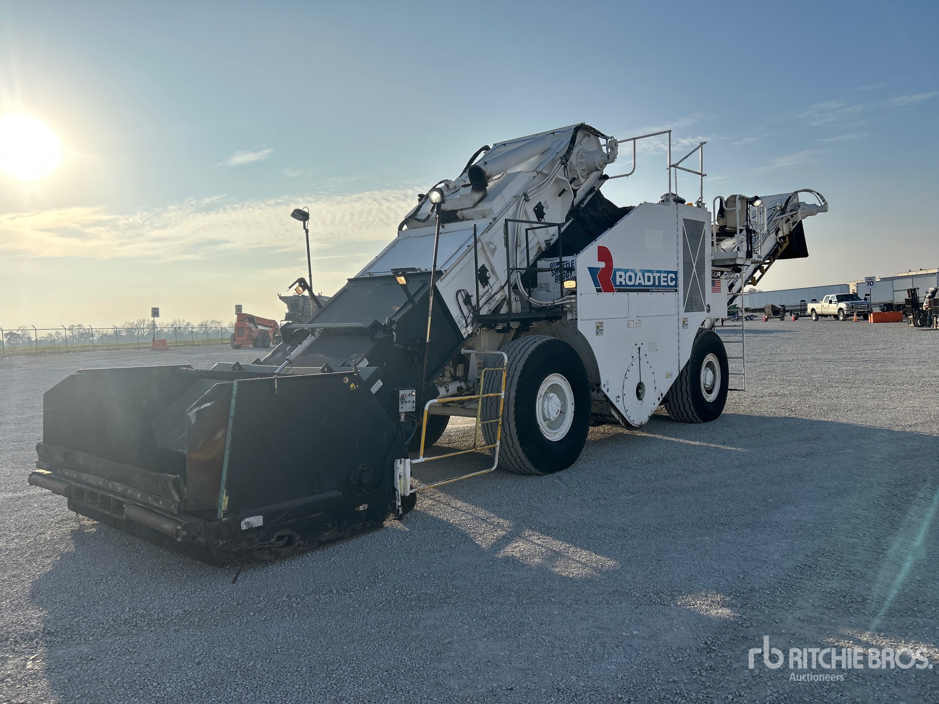 General Appearance with Foto, angolo anteriore sinistro