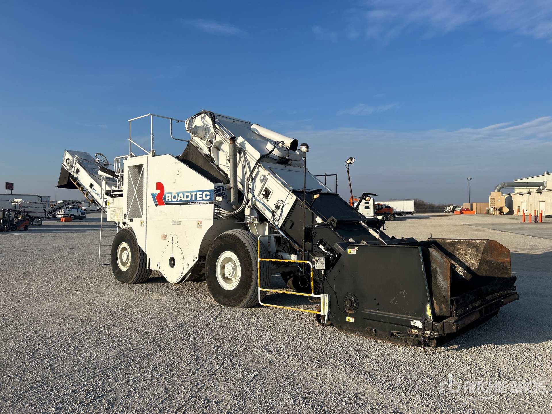 General Appearance with Foto, angolo posteriore sinistro