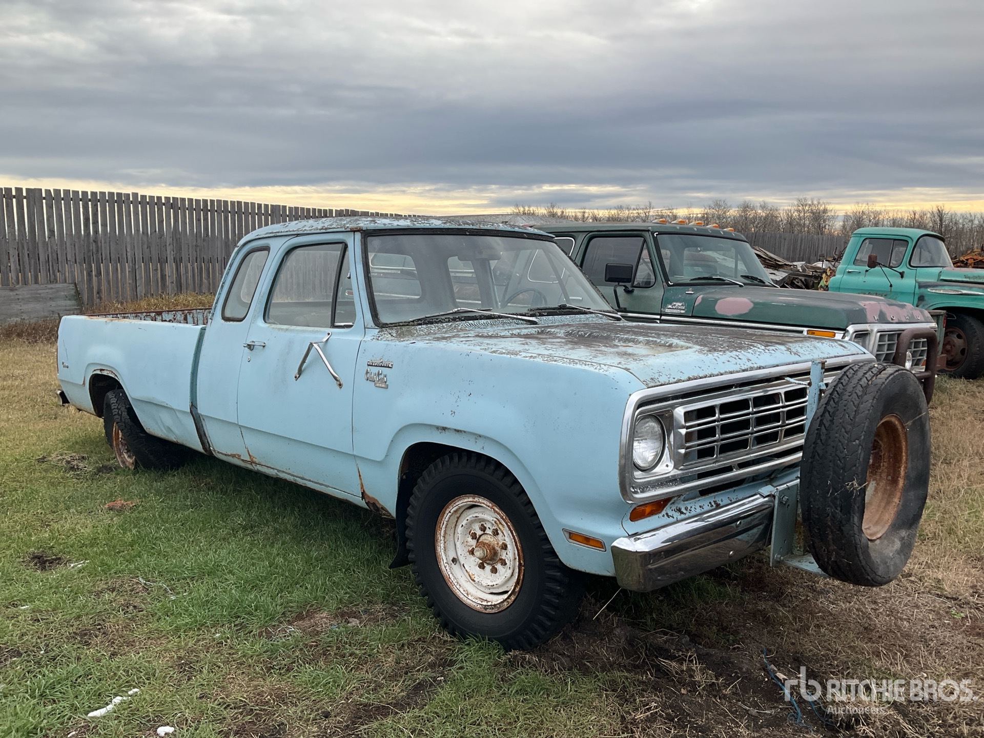 General Appearance with Picture, Right Front Corner