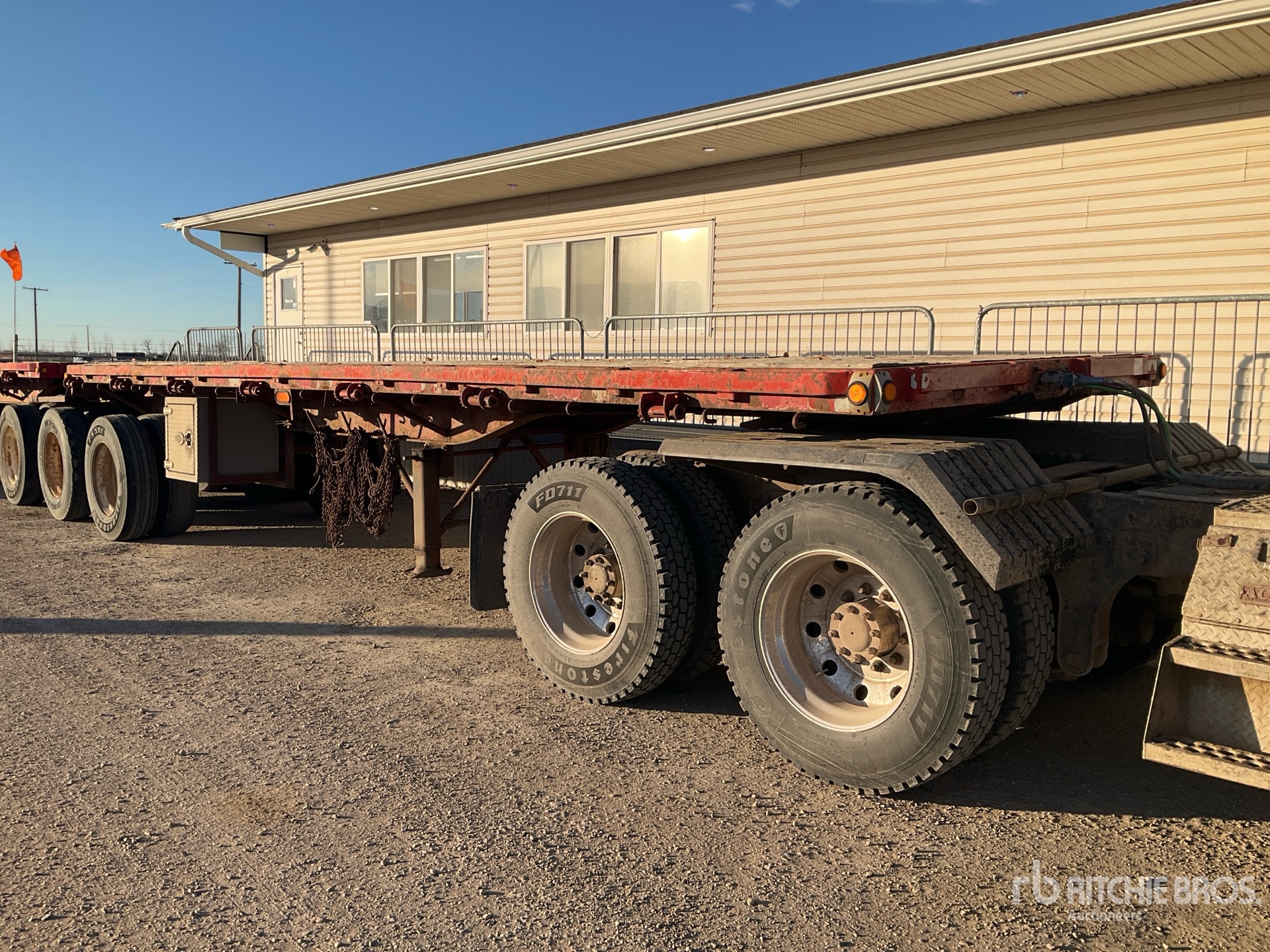 General Appearance with Bild, Ecke vorne rechts