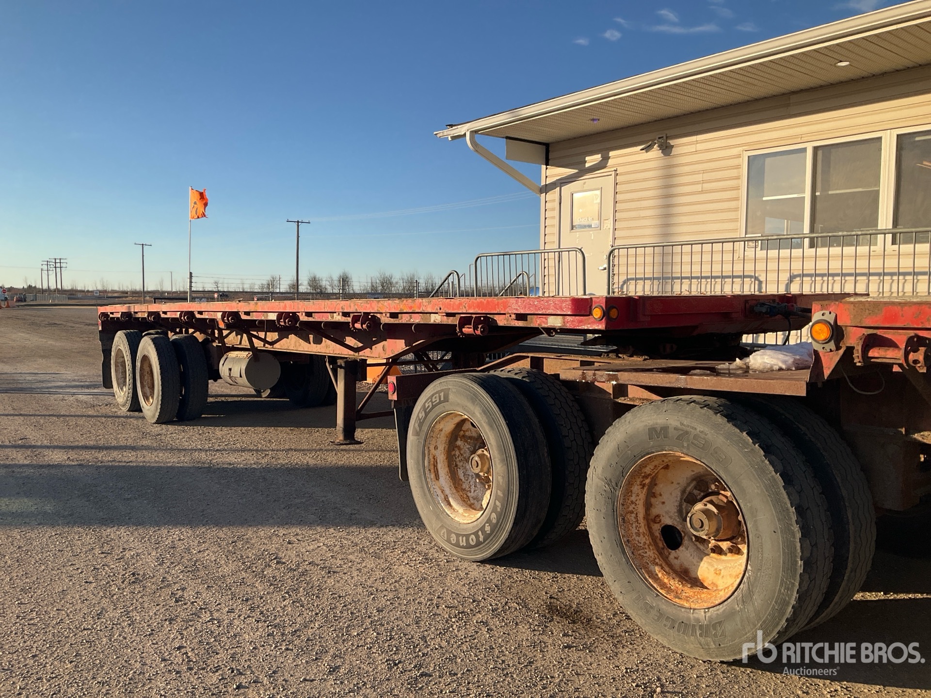 General Appearance with Bild, Ecke vorne rechts