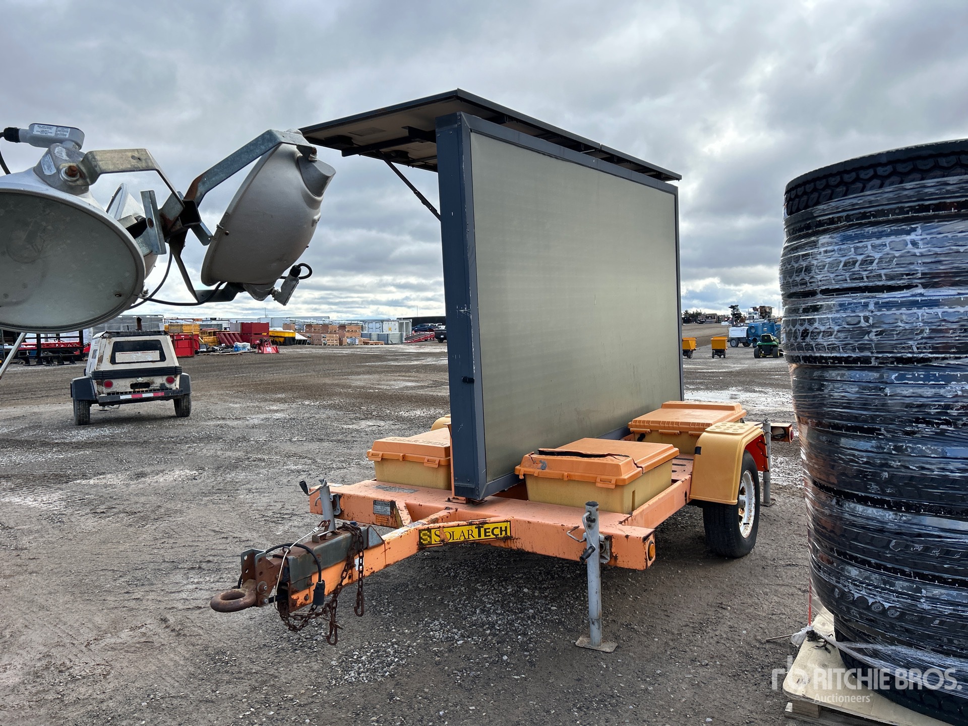 General Appearance with Bild, Ecke vorne links