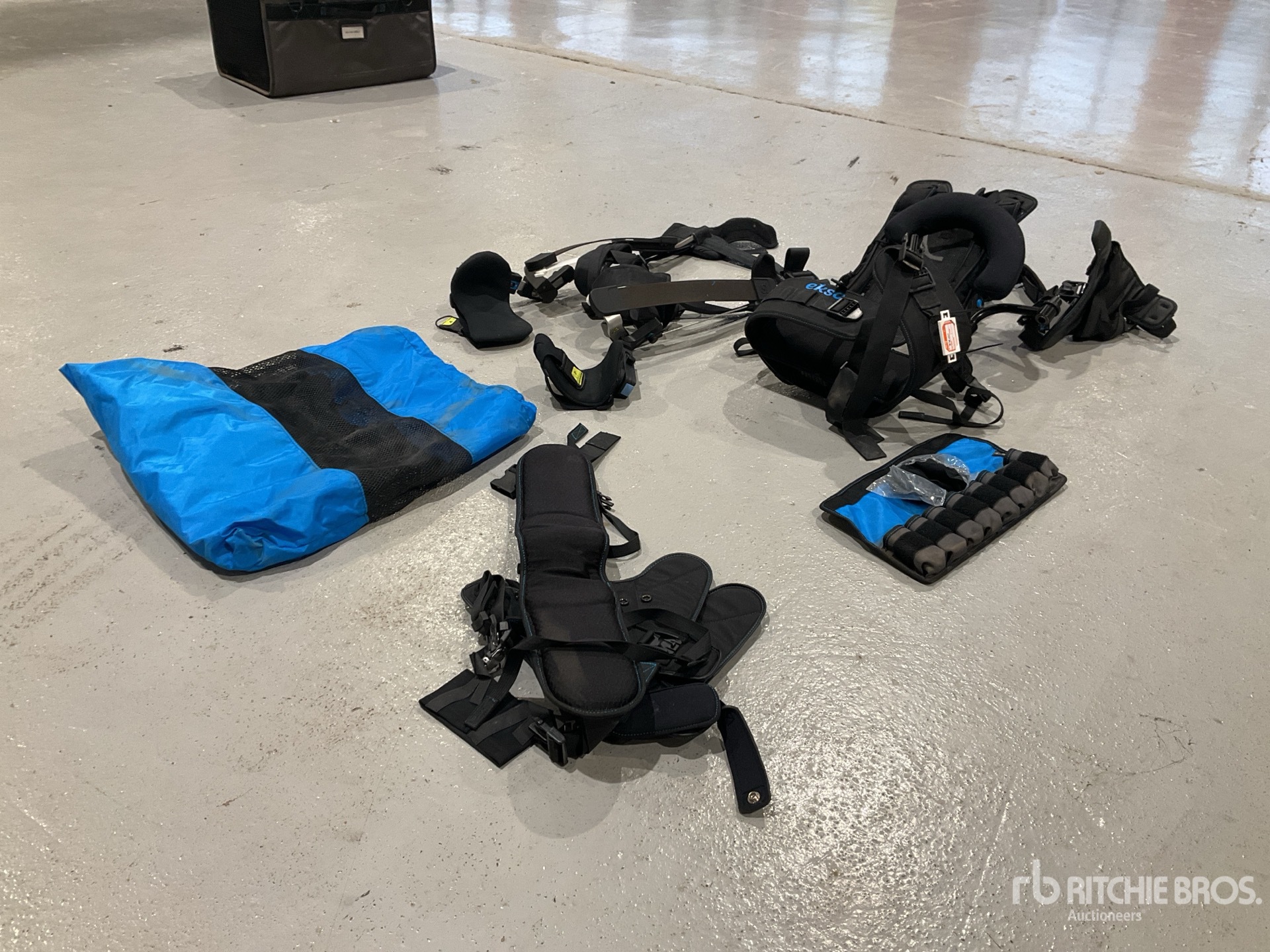 General Appearance with Foto, angolo anteriore sinistro