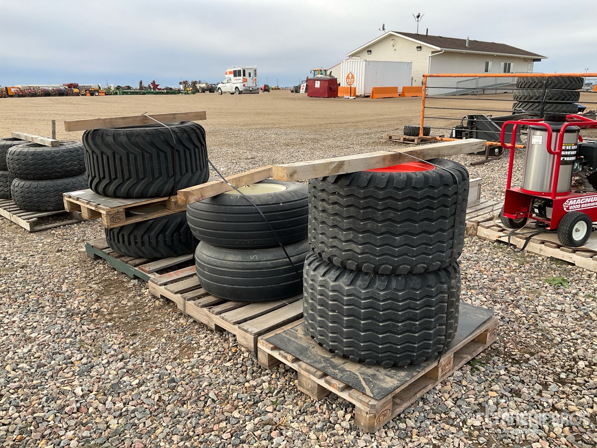 General Appearance with Bild, Ecke hinten rechts