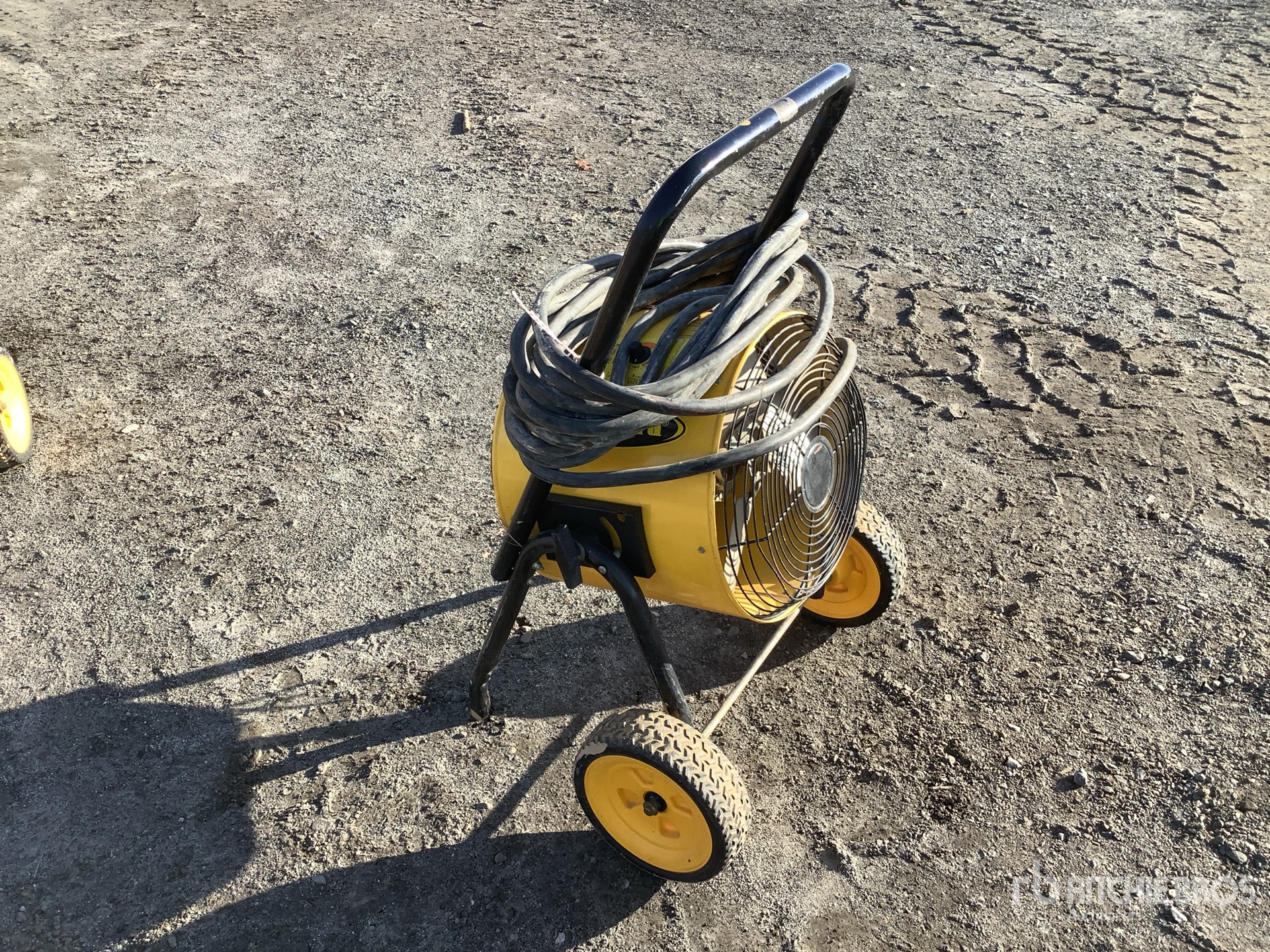 General Appearance with Bild, Ecke vorne rechts