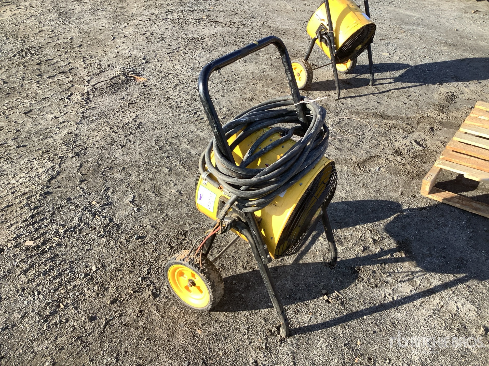 General Appearance with Bild, Ecke hinten links