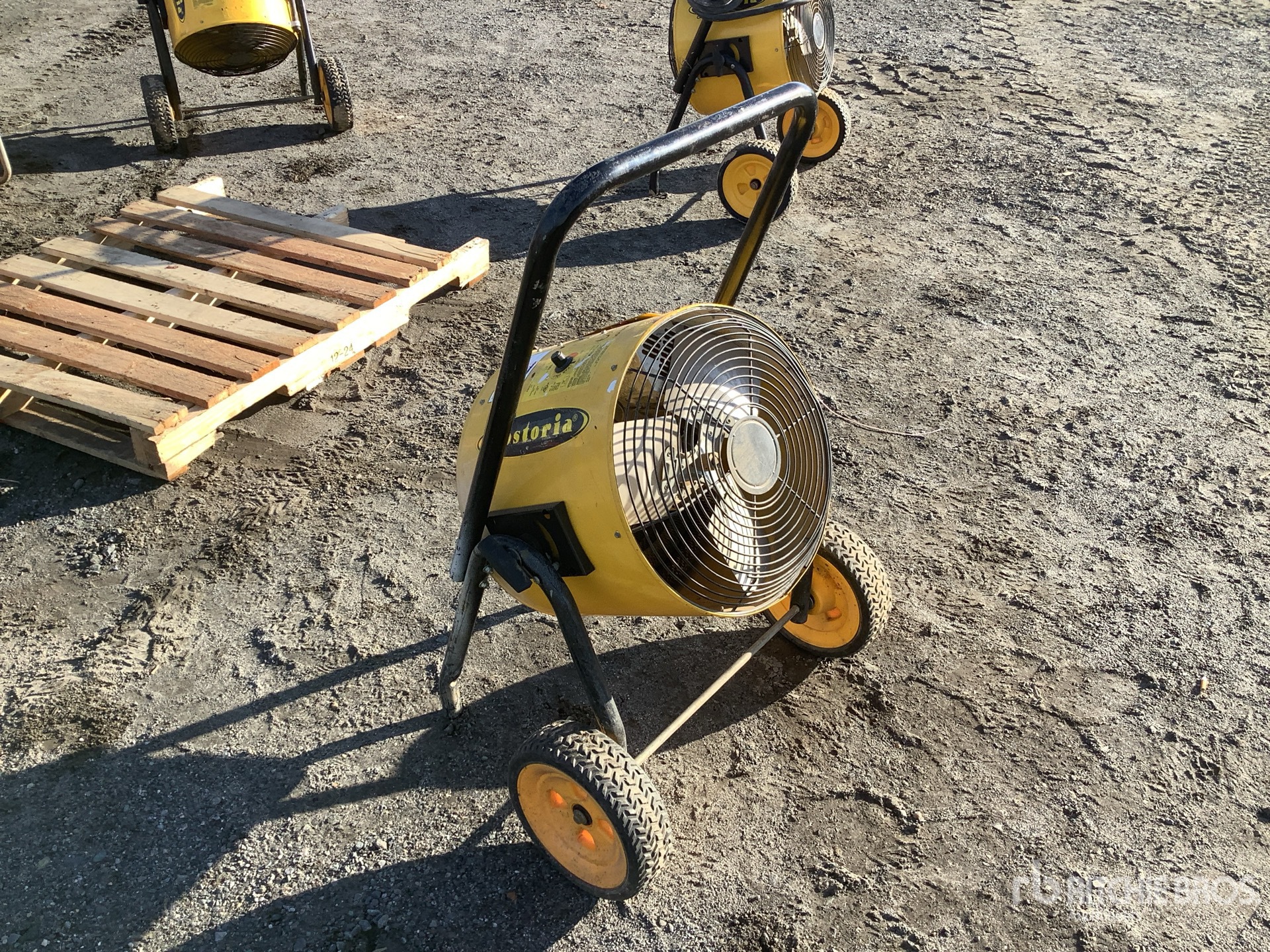 General Appearance with Bild, Ecke vorne rechts