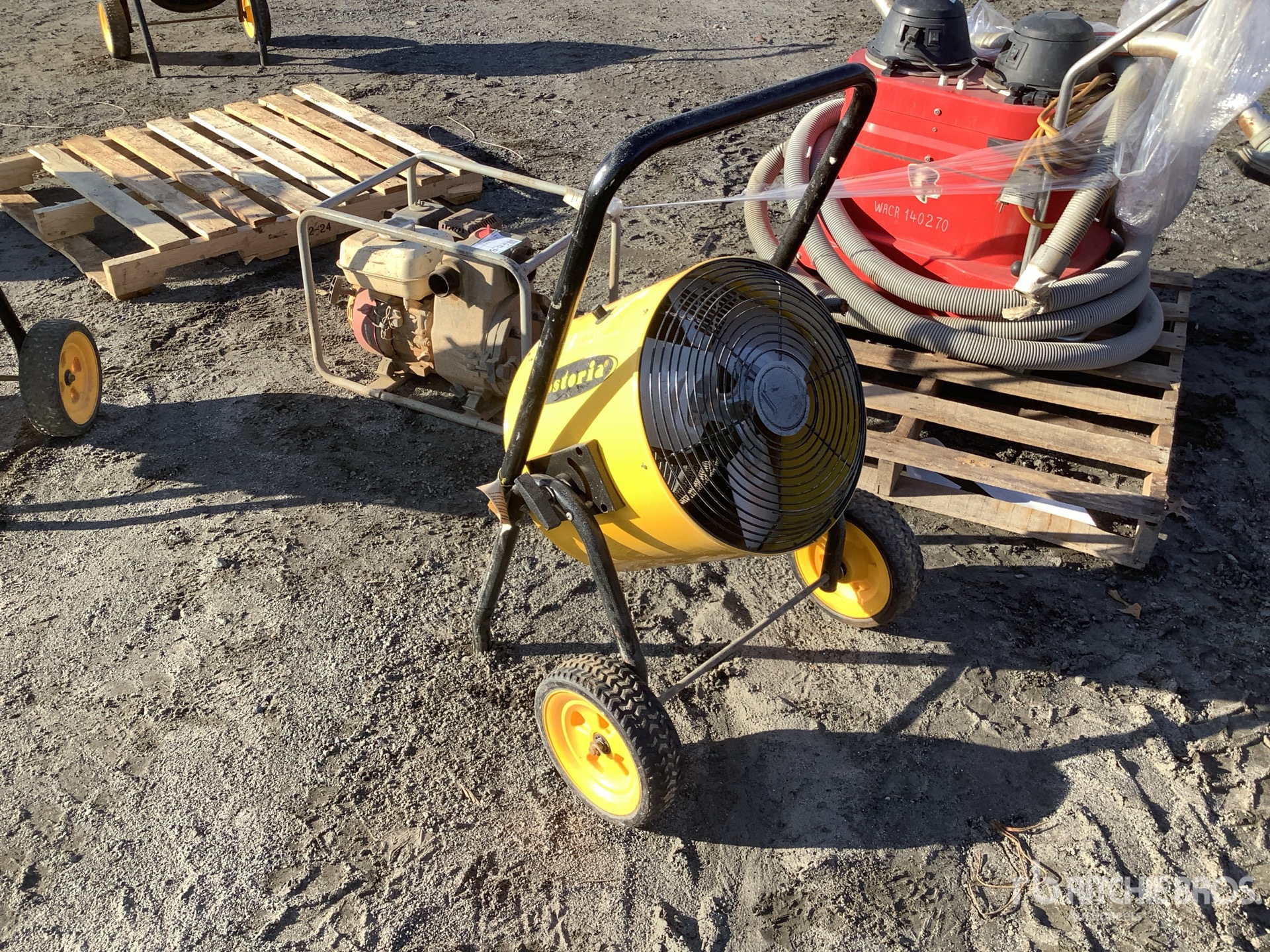 General Appearance with Bild, Ecke vorne links