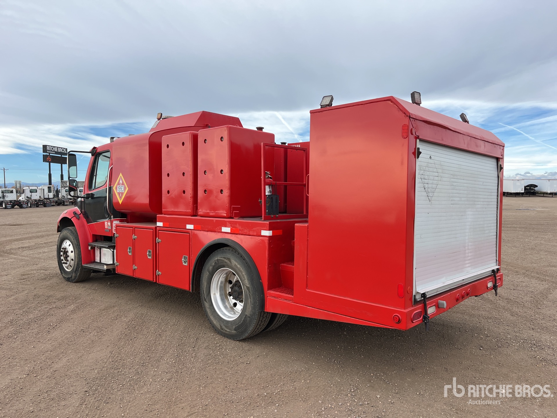 General Appearance with Foto, angolo posteriore sinistro