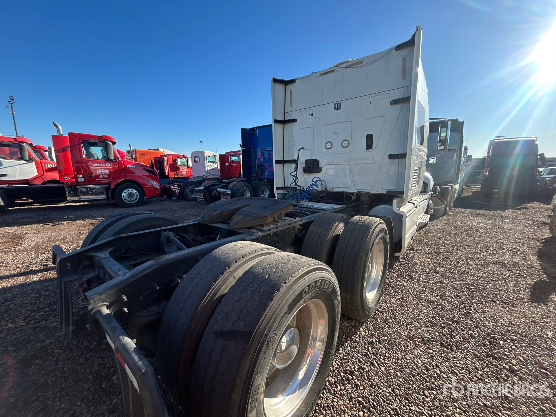 Aspect général with Image, coin arrière droit