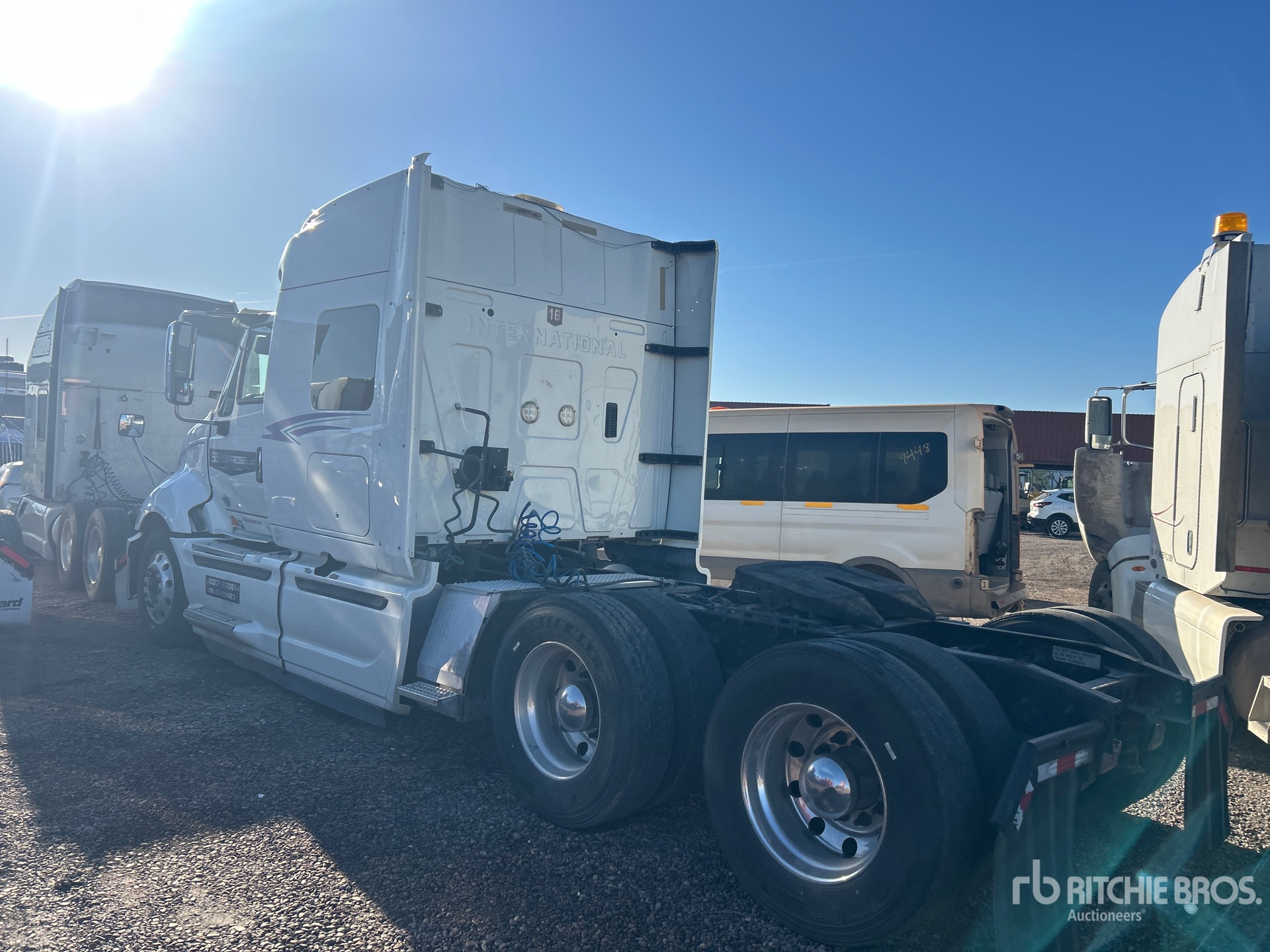 Aspect général with Image, coin arrière gauche