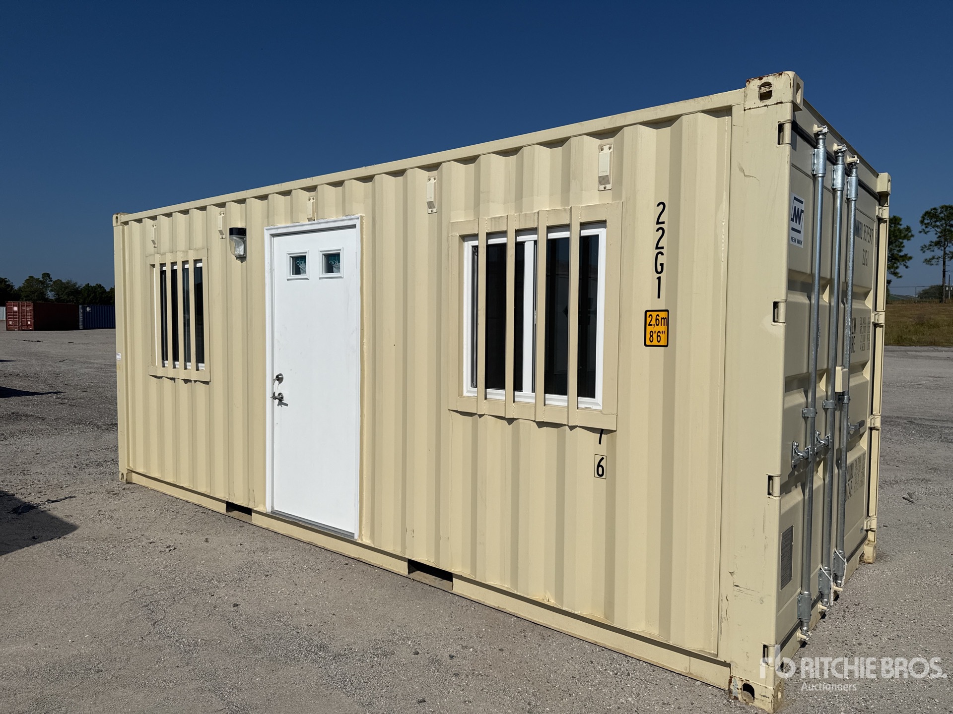 Aspect général with Image, coin avant droit