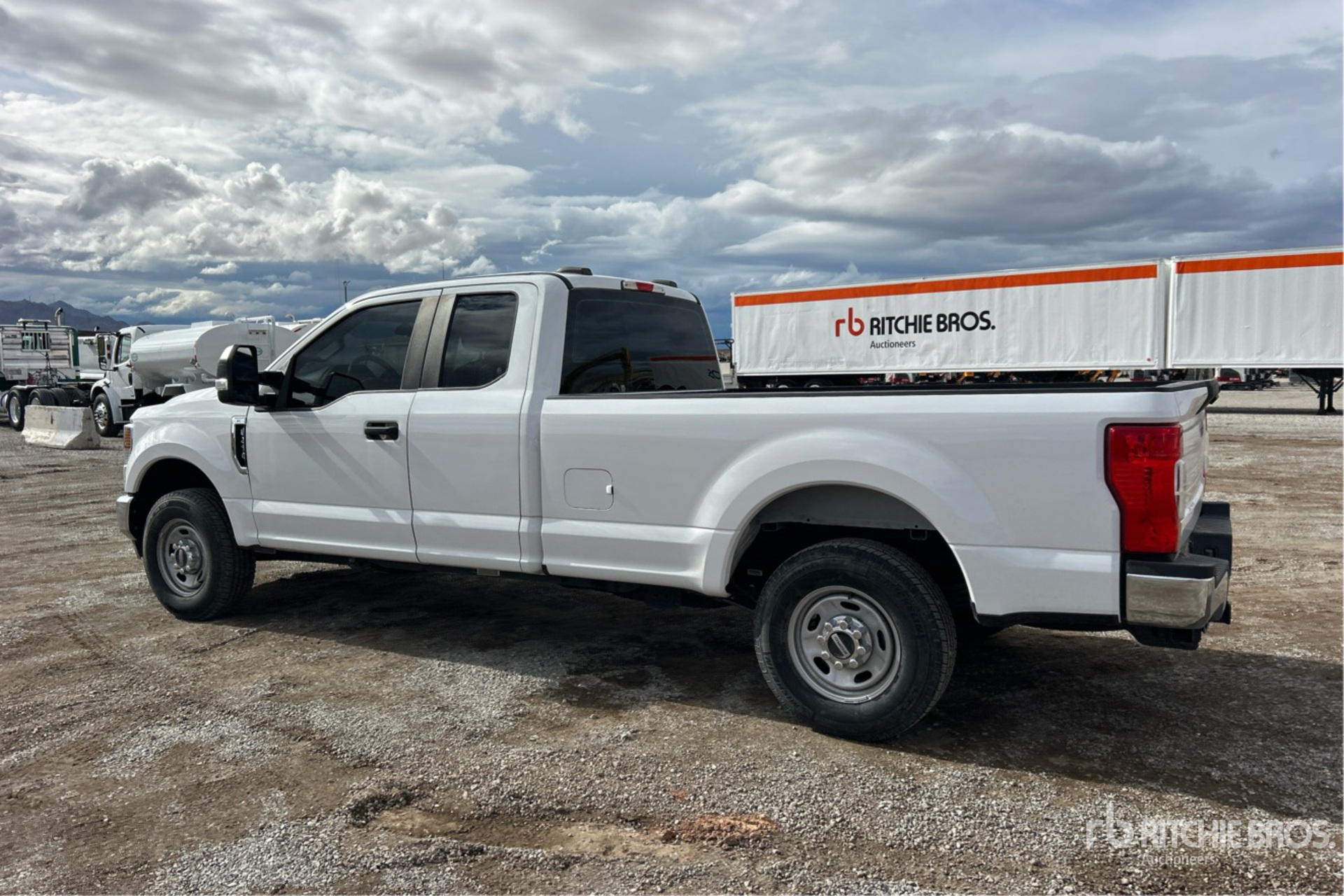 General Appearance with Bild, Ecke hinten links