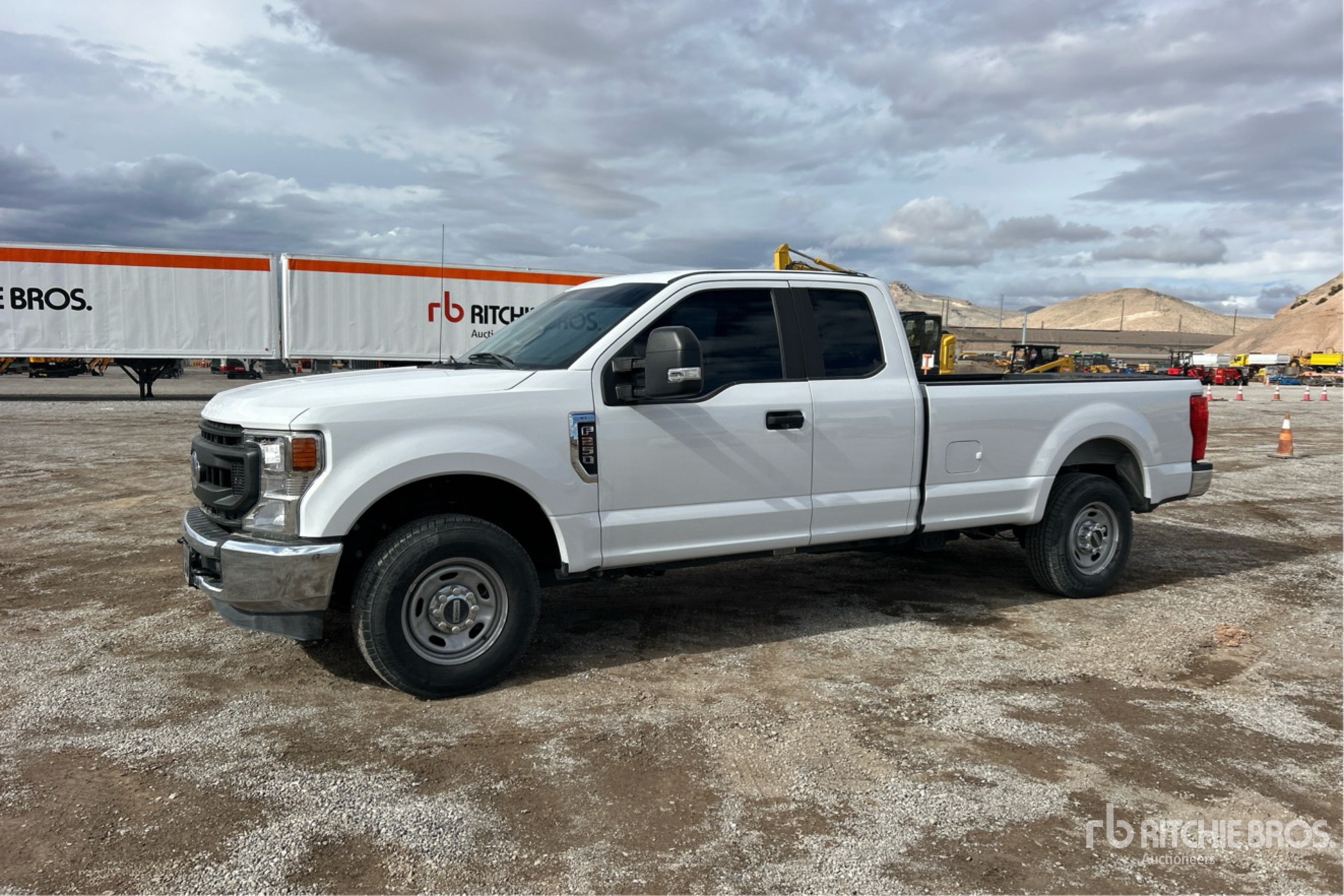 General Appearance with Bild, Ecke vorne links