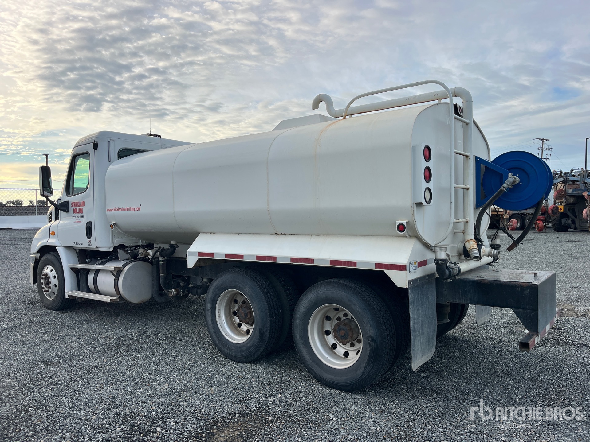 Aspect général with Image, coin arrière gauche