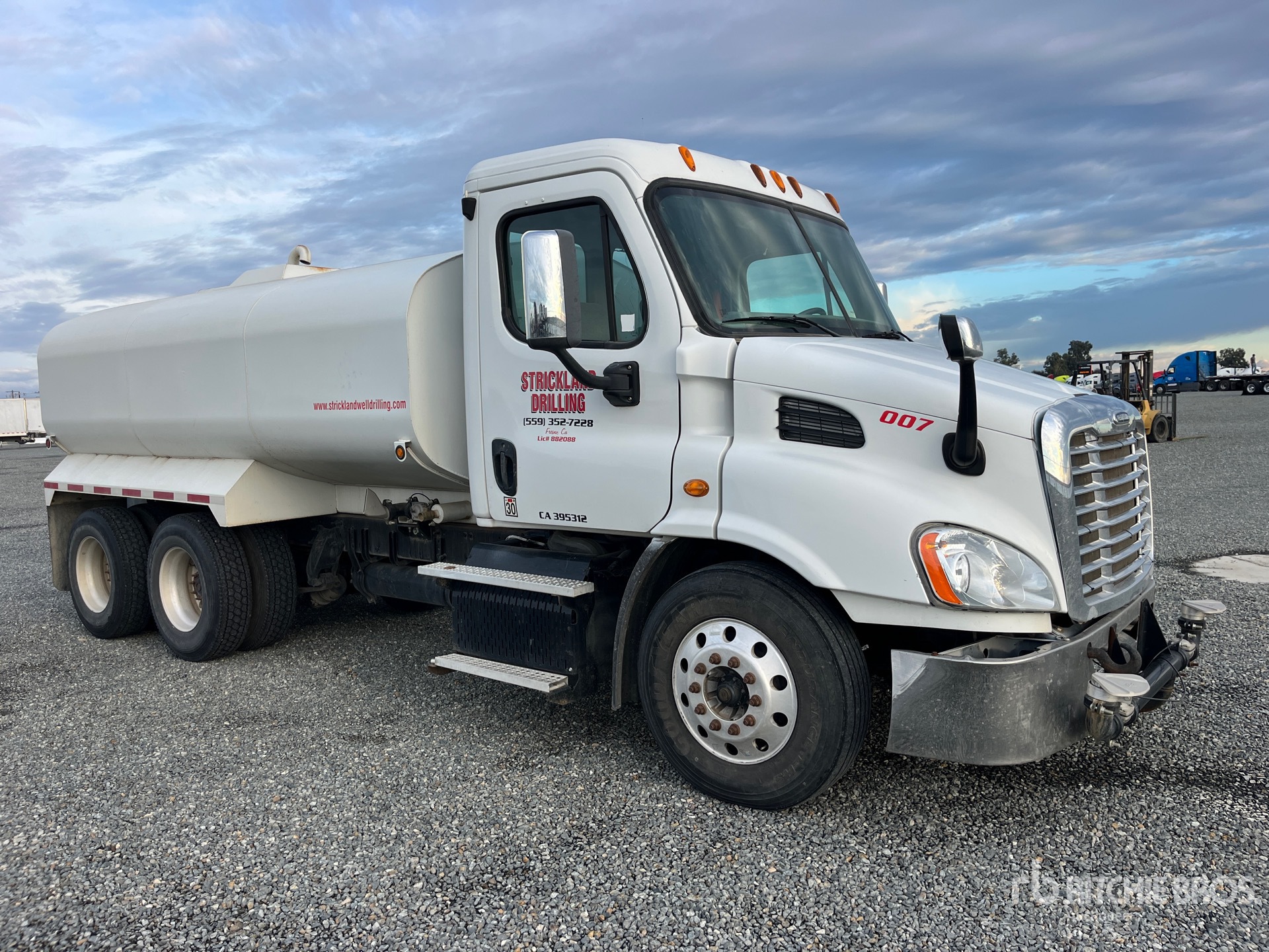 Aspect général with Image, coin avant droit