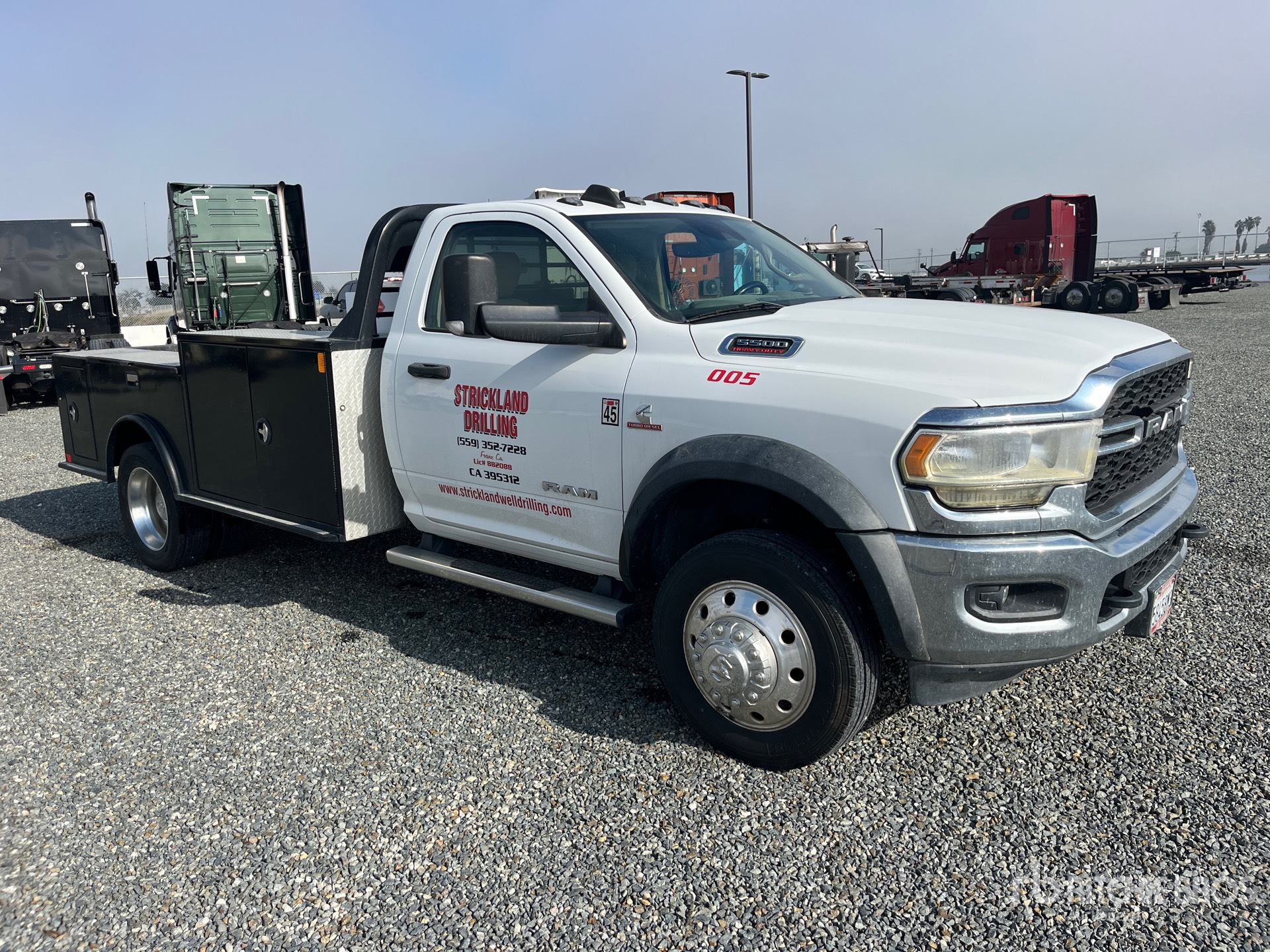 General Appearance with Picture, Right Front Corner