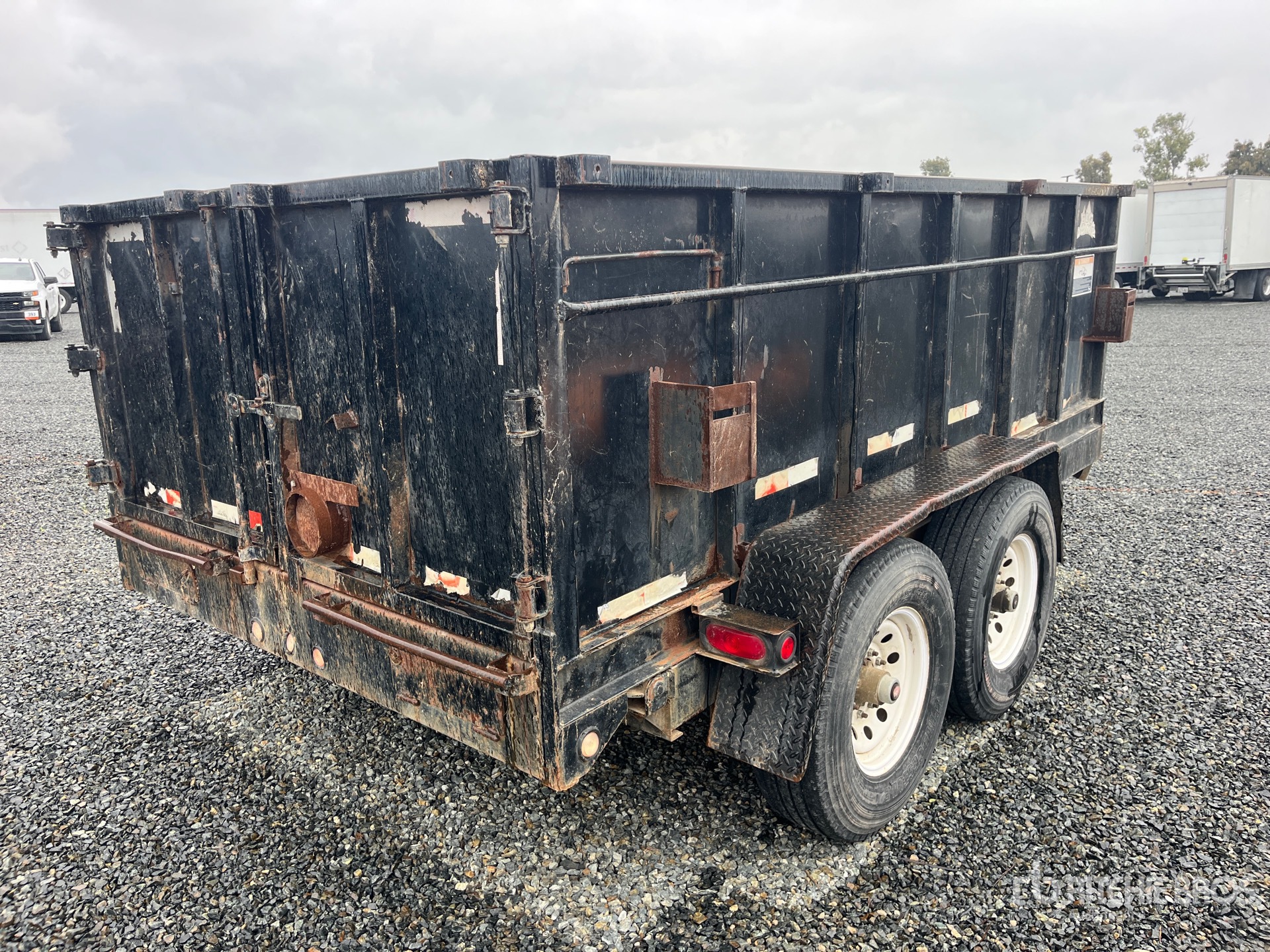 General Appearance with Picture, Right Rear Corner