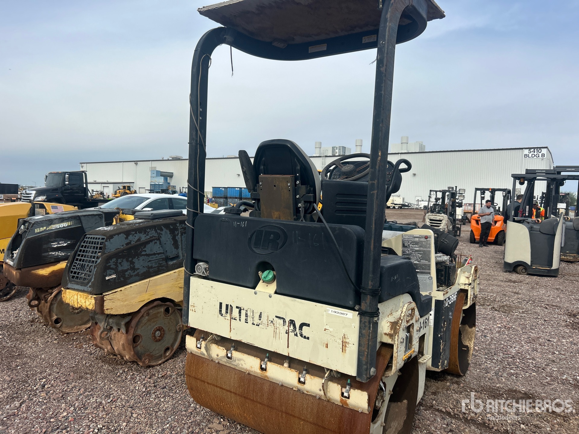 General Appearance with Foto, angolo anteriore sinistro