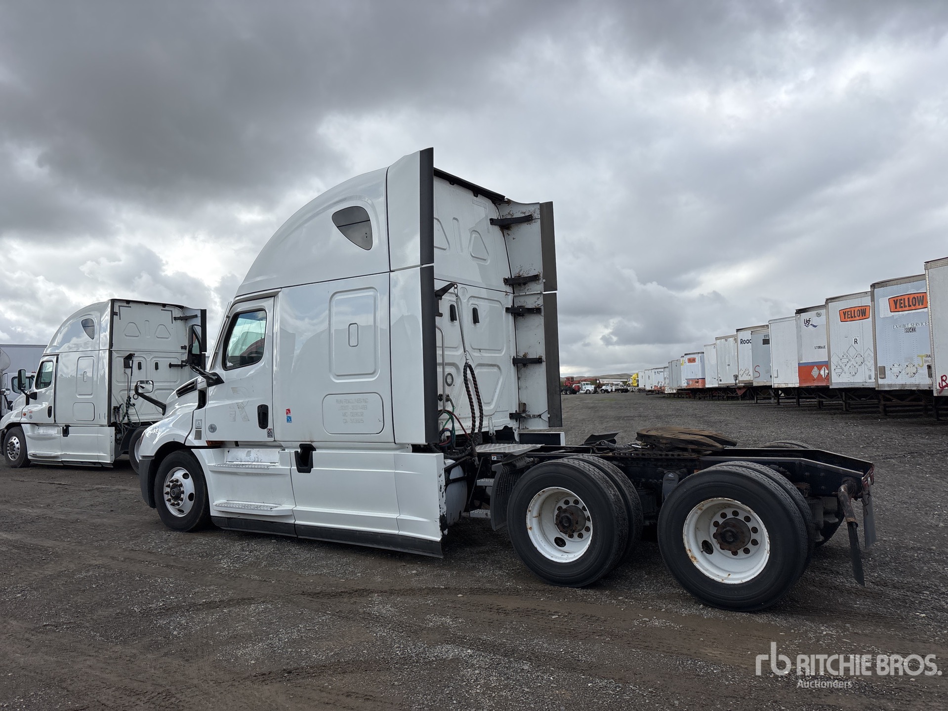 General Appearance with Bild, Ecke hinten links