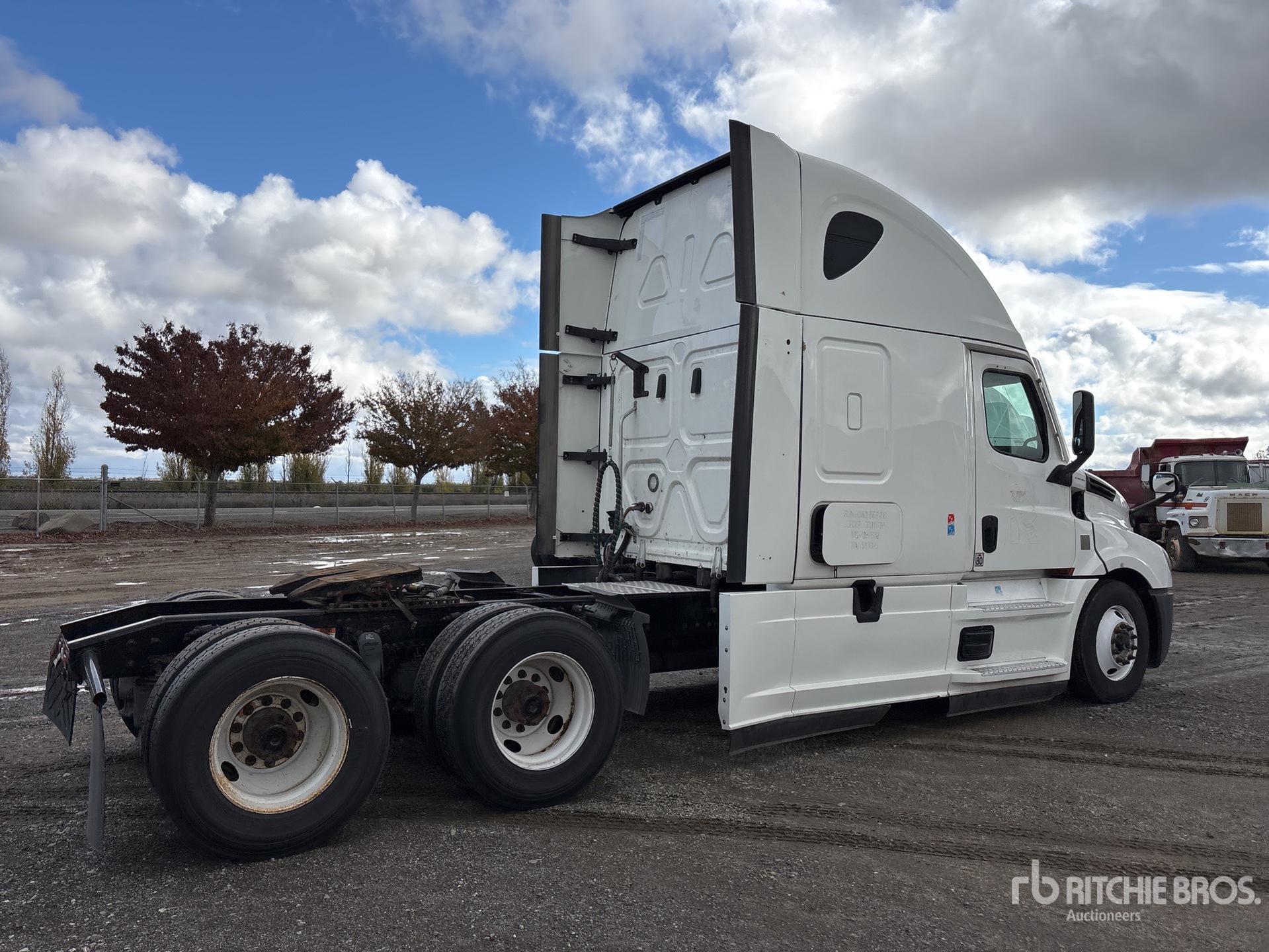 General Appearance with Bild, Ecke hinten rechts