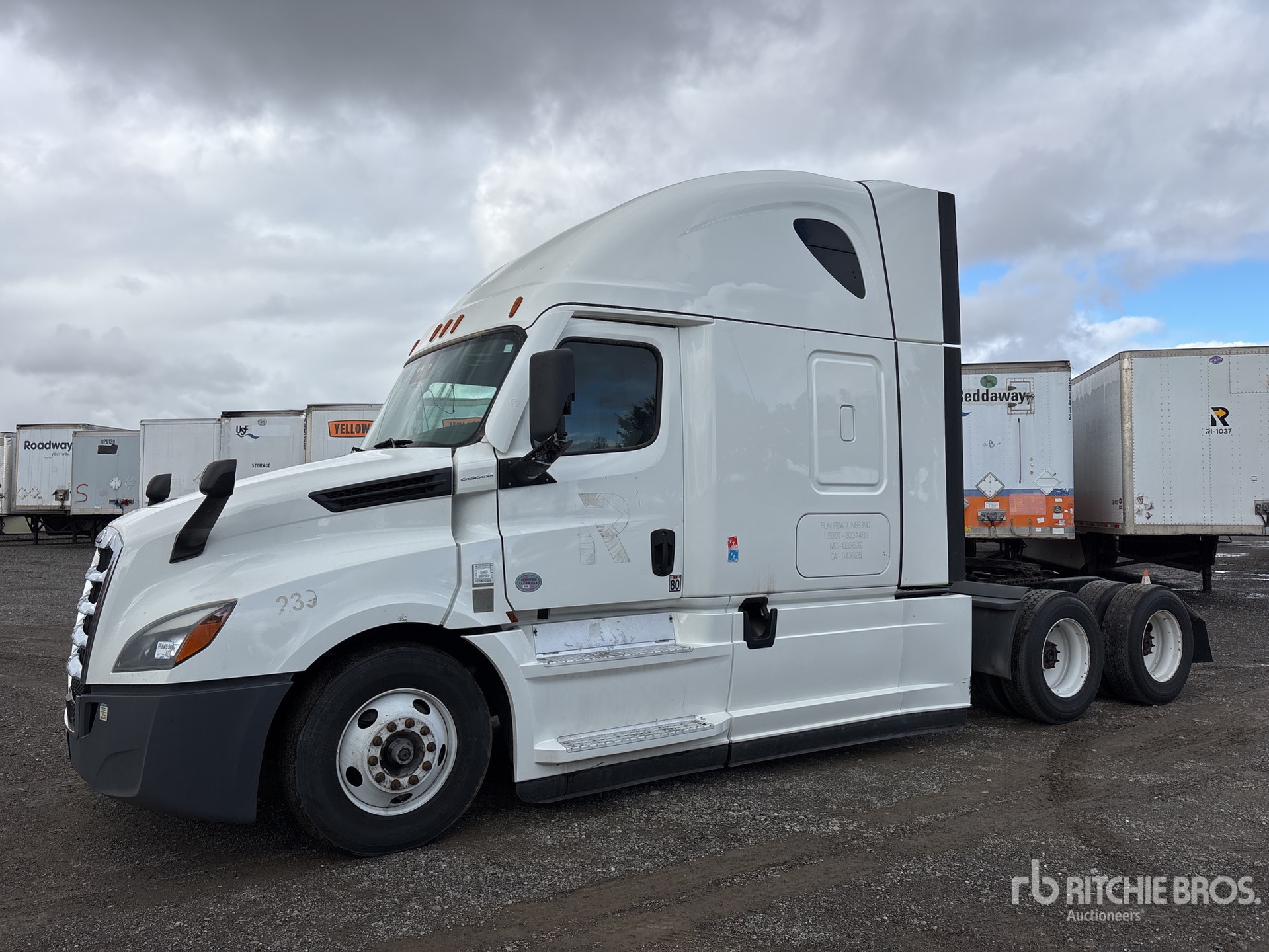 General Appearance with Bild, Ecke vorne links