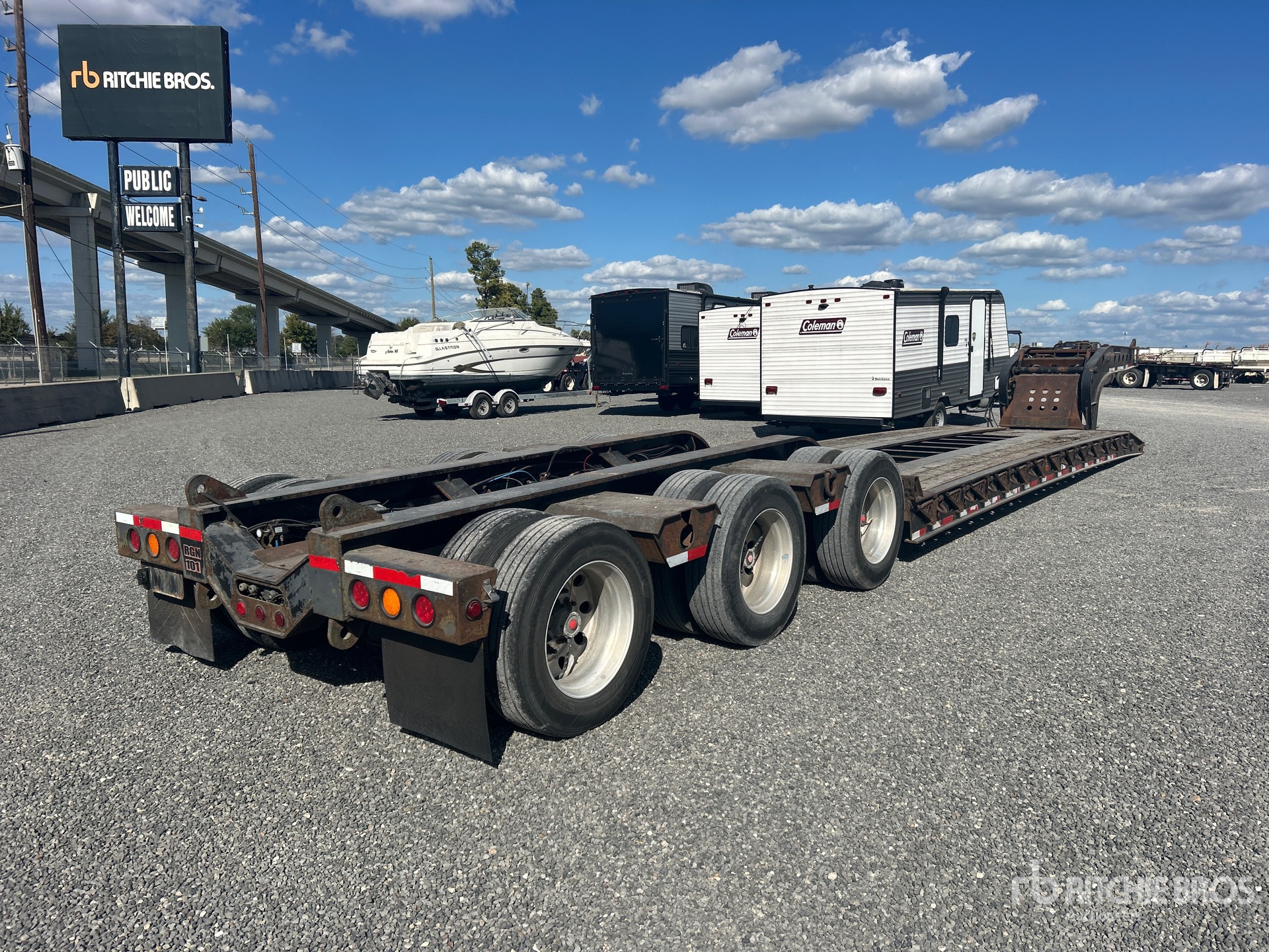 Aspect général with Image, coin arrière droit