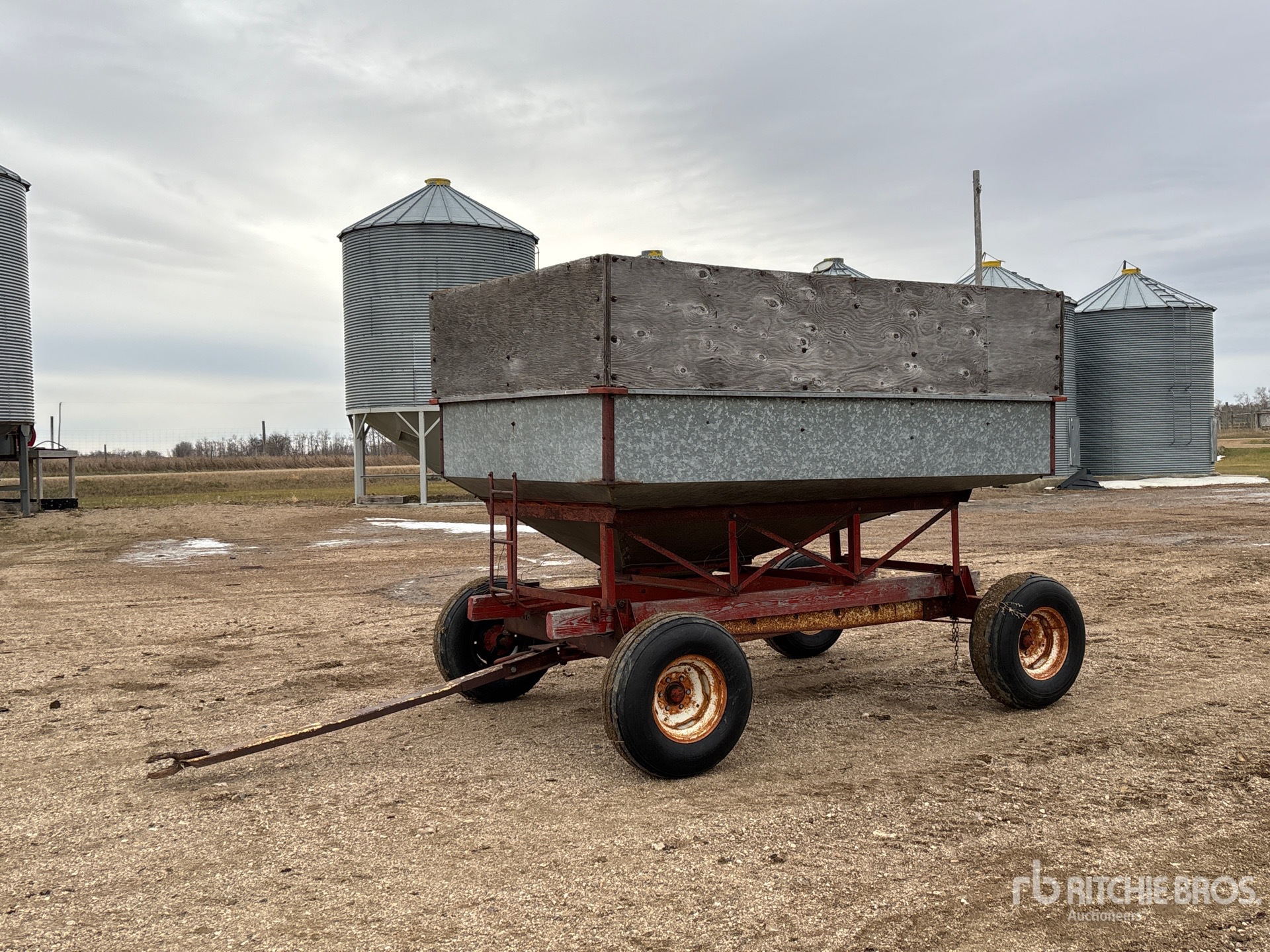 General Appearance with Foto, angolo anteriore sinistro