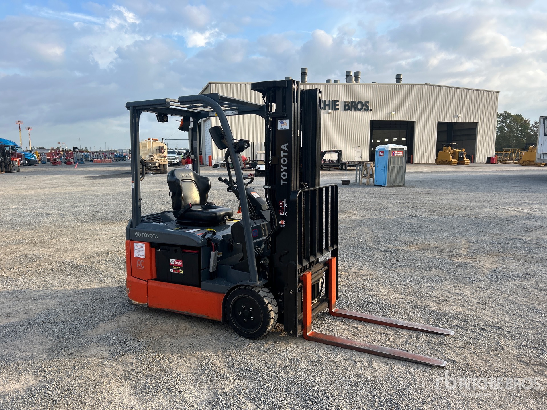 General Appearance with Picture, Right Front Corner