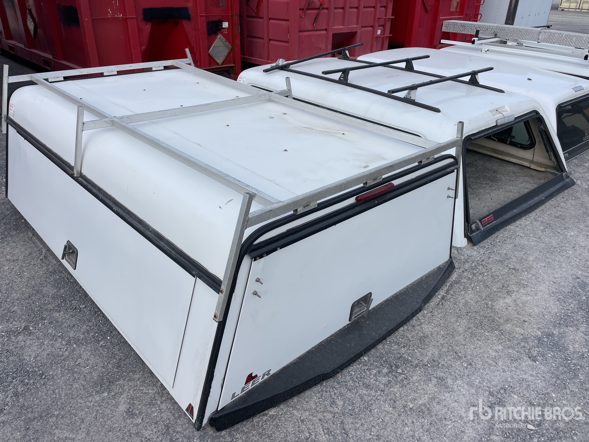 Aspect général with Image, coin arrière droit