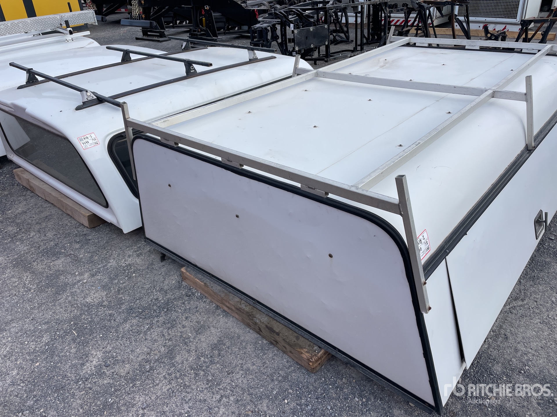 Aspect général with Image, coin arrière gauche