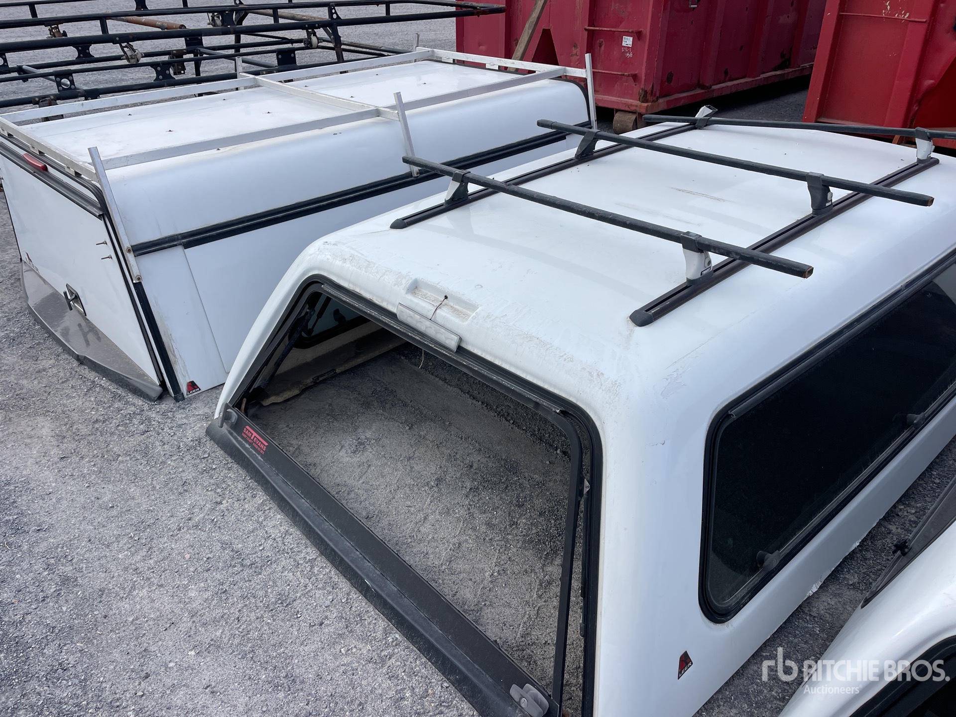 Aspect général with Image, coin avant droit