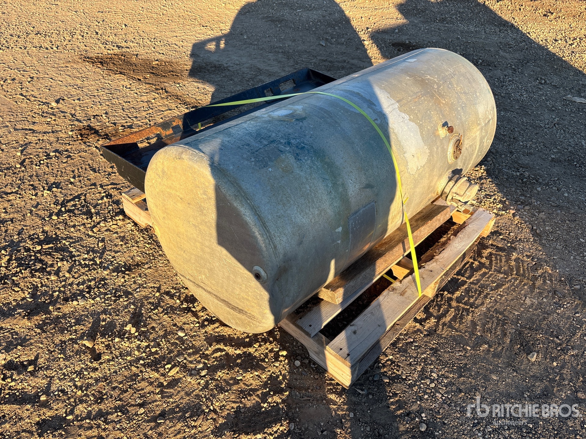 General Appearance with Foto, angolo posteriore sinistro