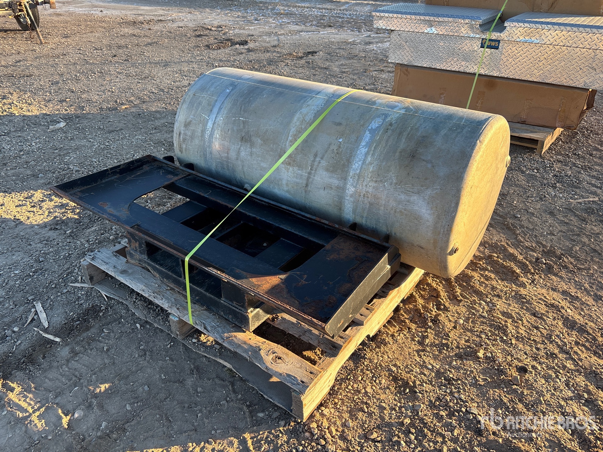 General Appearance with Foto, angolo anteriore sinistro