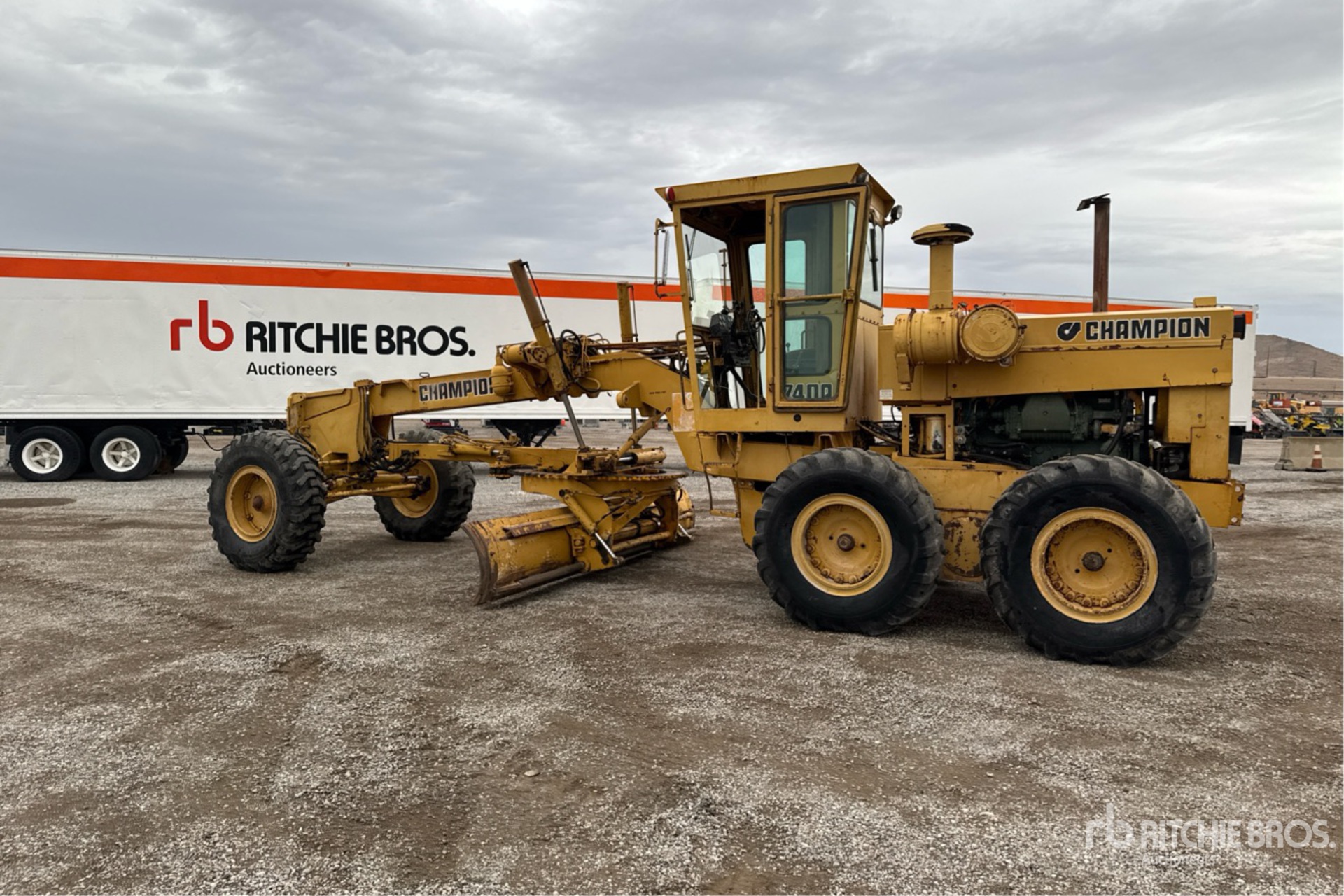 General Appearance with Picture, Left Rear Corner