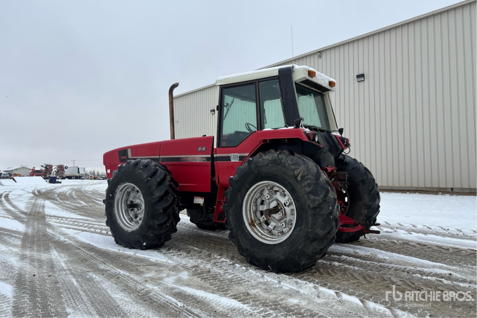 General Appearance with Foto, angolo posteriore sinistro