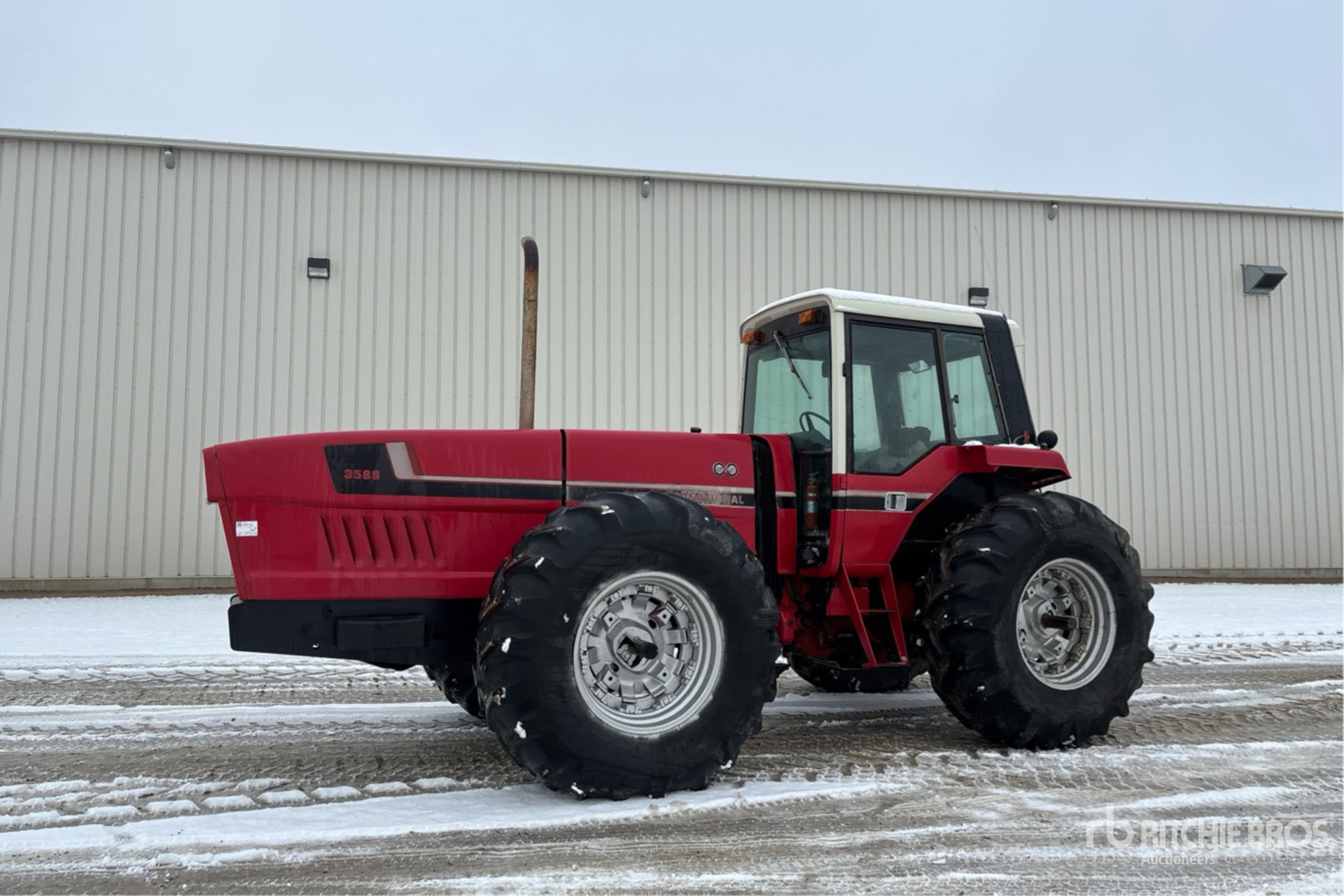 General Appearance with Foto, angolo anteriore sinistro