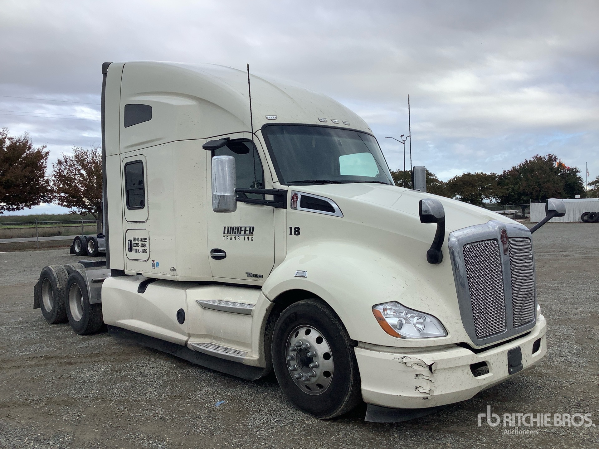 General Appearance with Picture, Right Front Corner