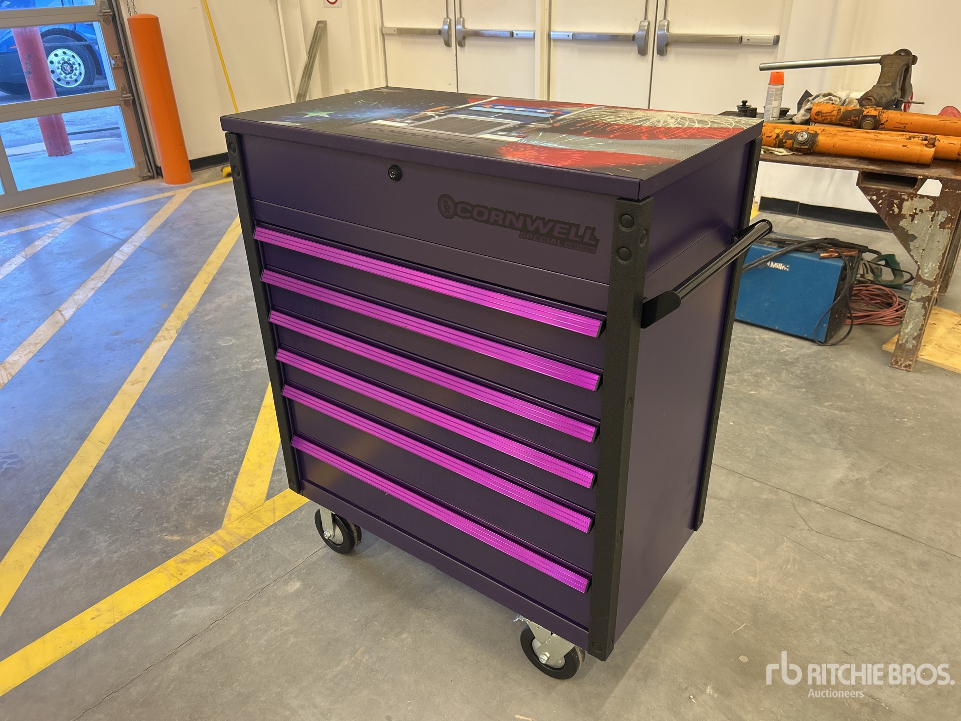 General Appearance with Bild, Ecke vorne links