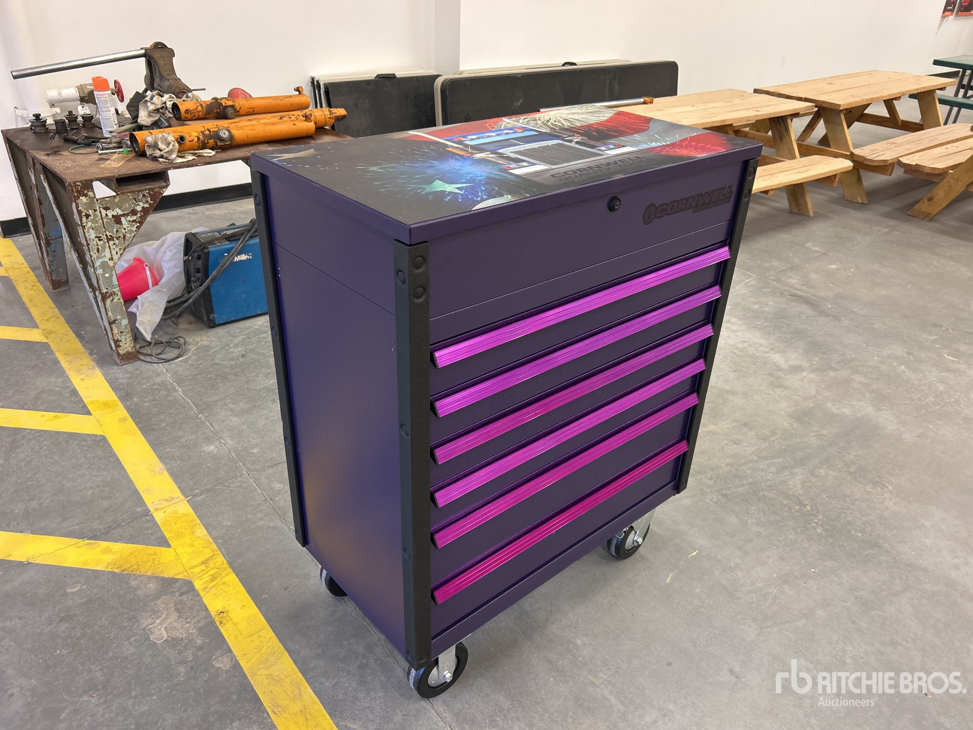 General Appearance with Bild, Ecke vorne rechts