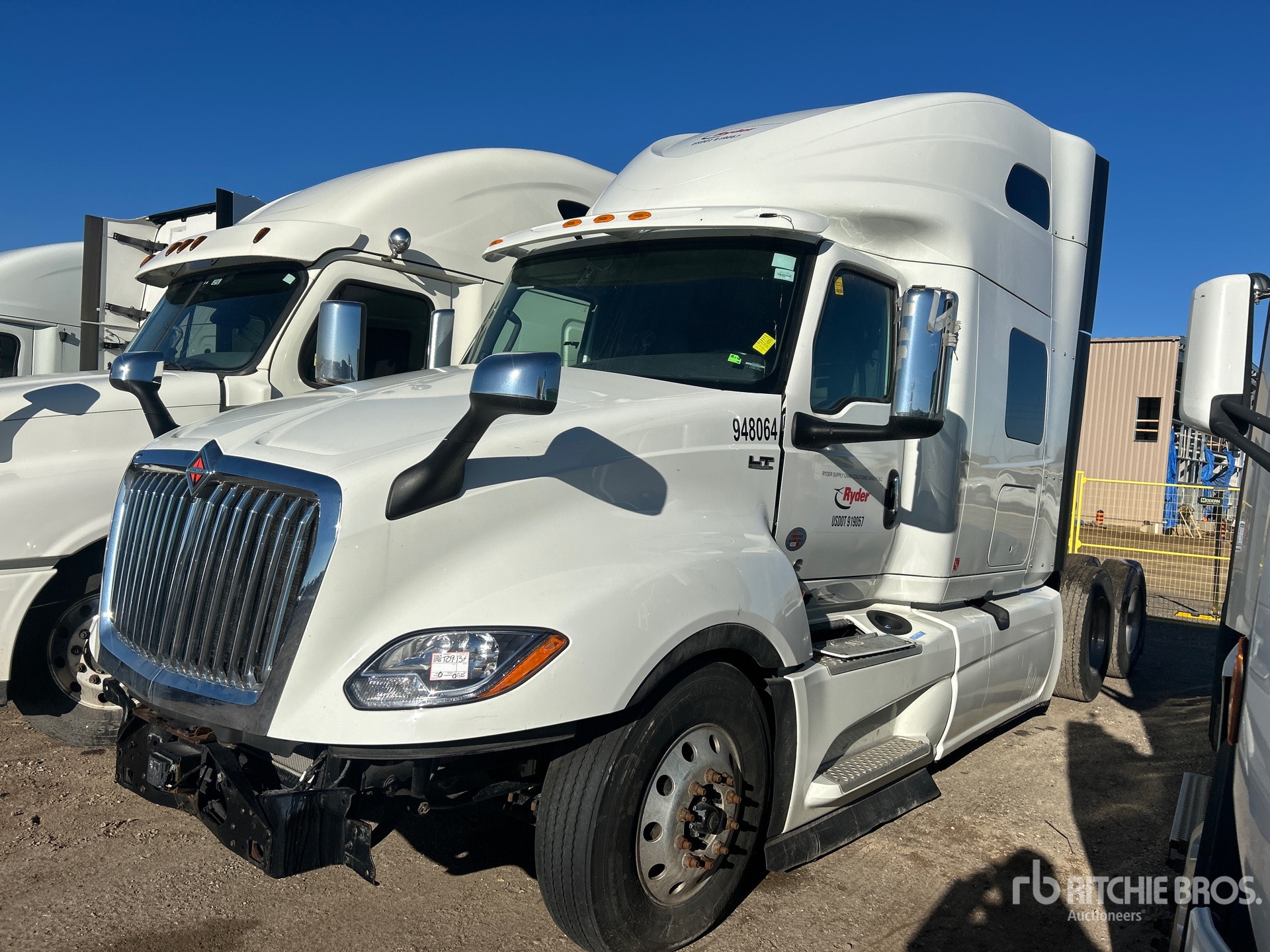 General Appearance with Bild, Ecke vorne links