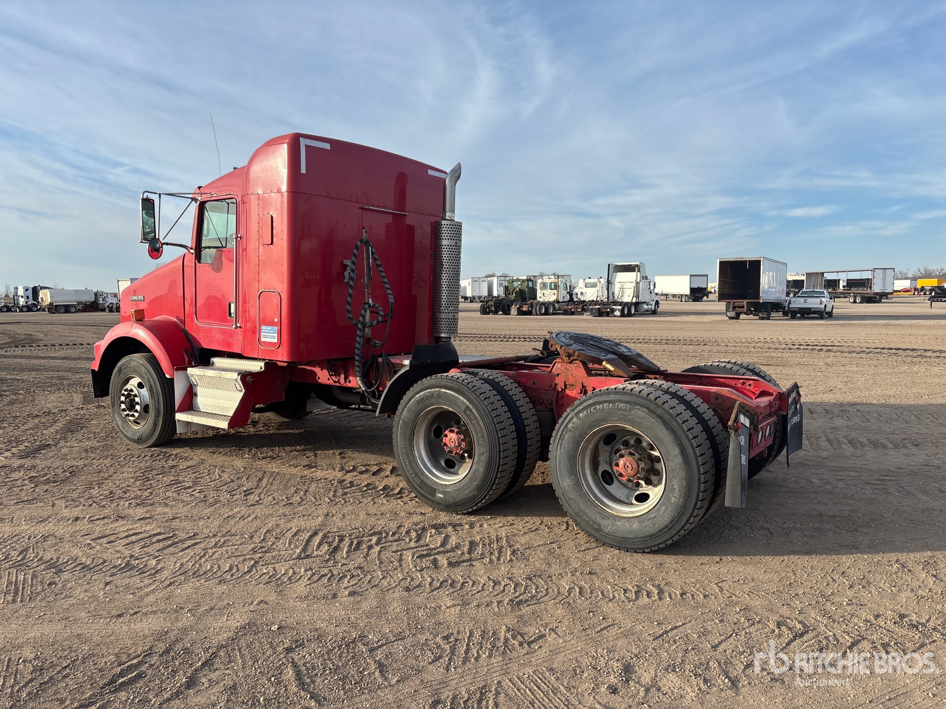 General Appearance with Foto, angolo posteriore sinistro