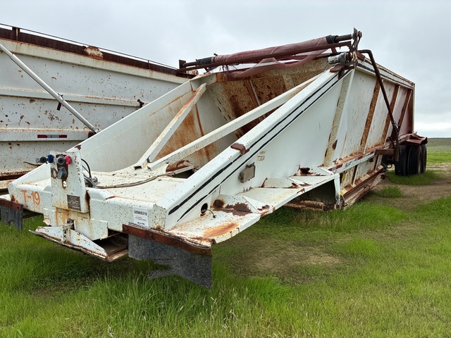 1992 Red River T/A Off-Road Belly Dump Trailer