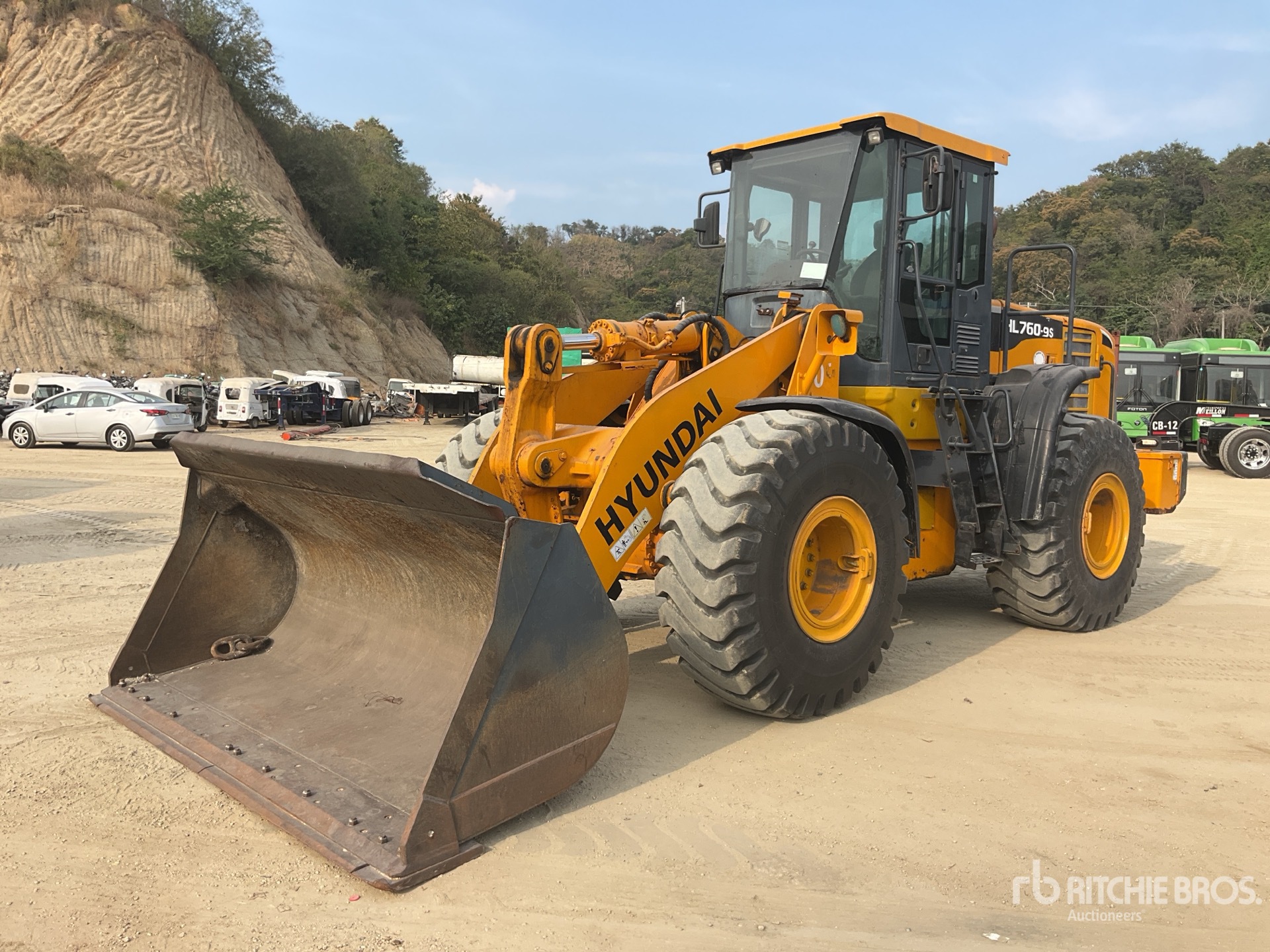 General Appearance with Picture, Left Front Corner