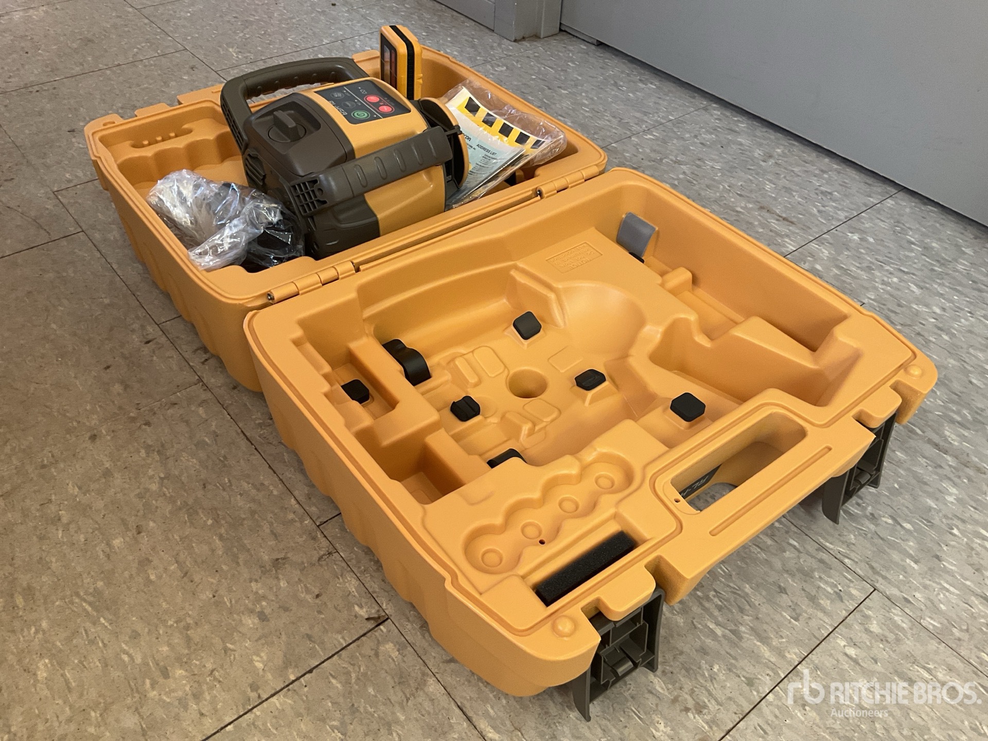 General Appearance with Image, coin avant droit