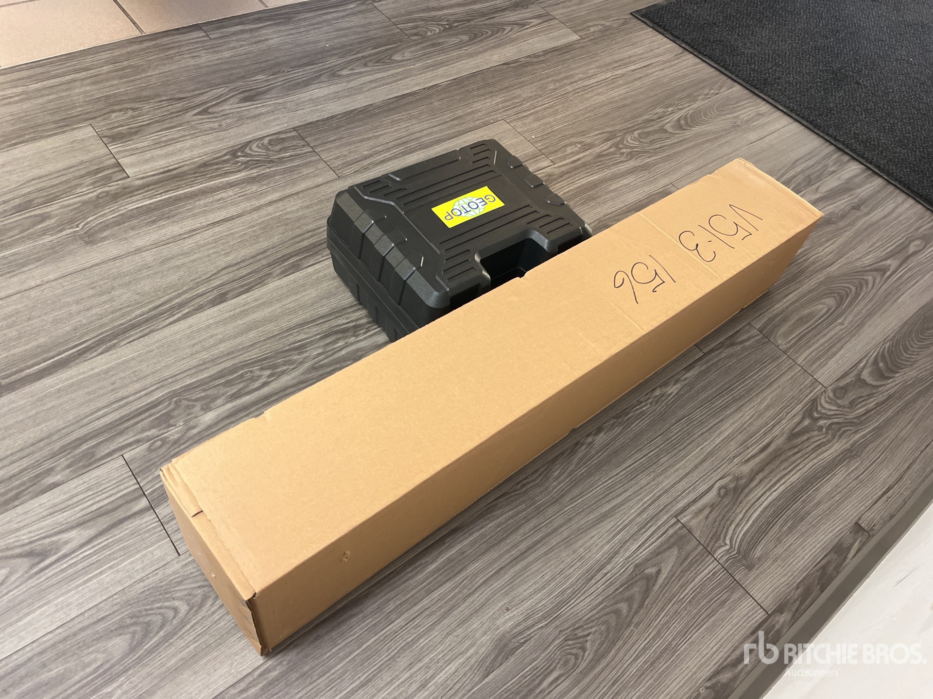 General Appearance with Bild, Ecke hinten links