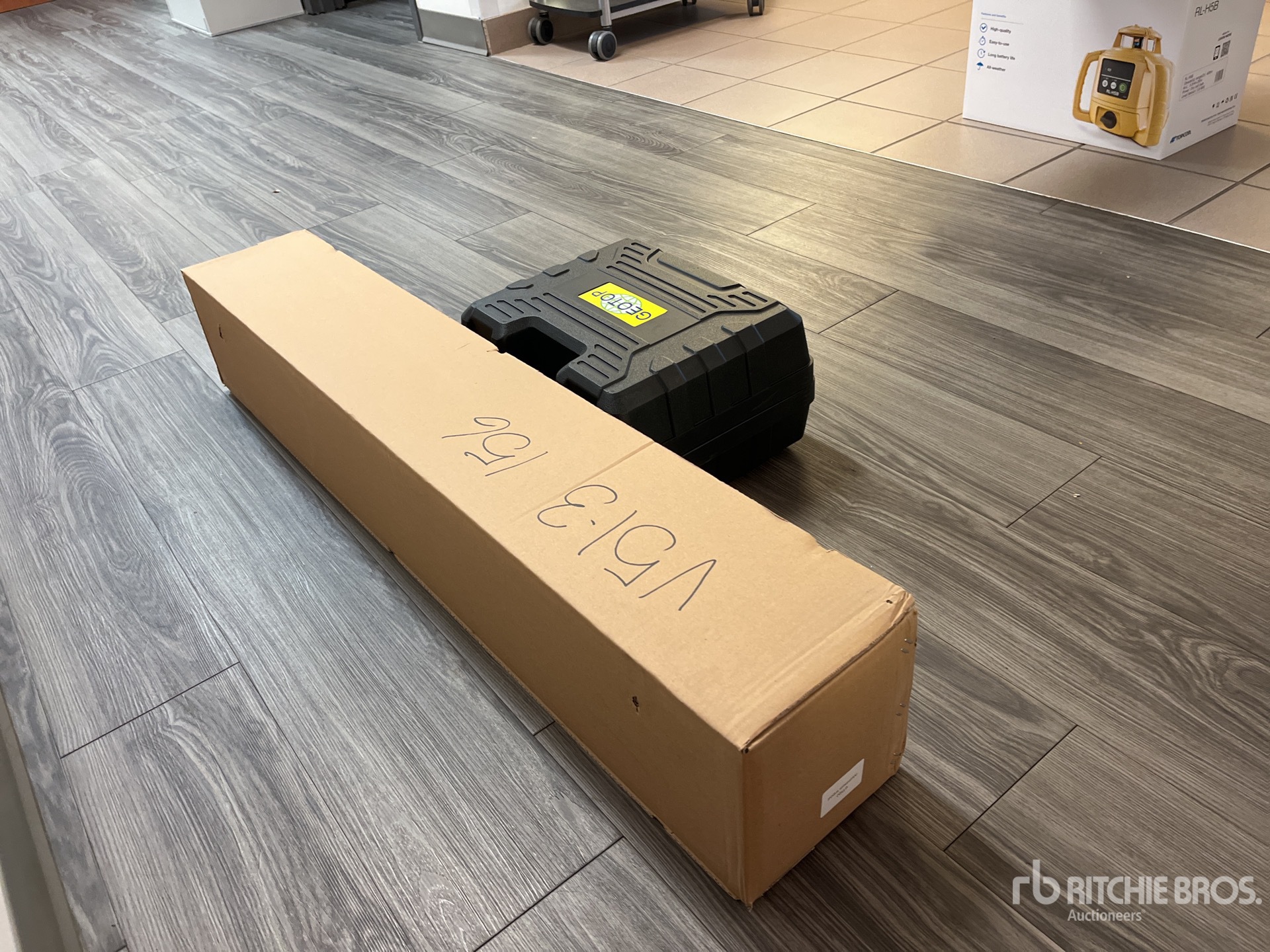 General Appearance with Bild, Ecke hinten rechts