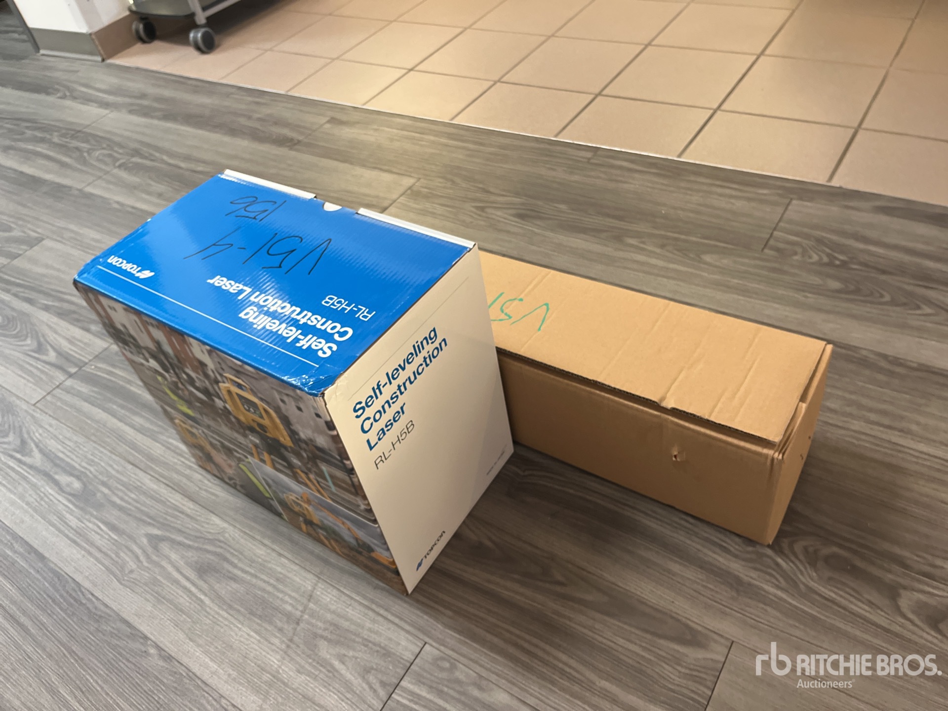 General Appearance with Bild, Ecke hinten rechts