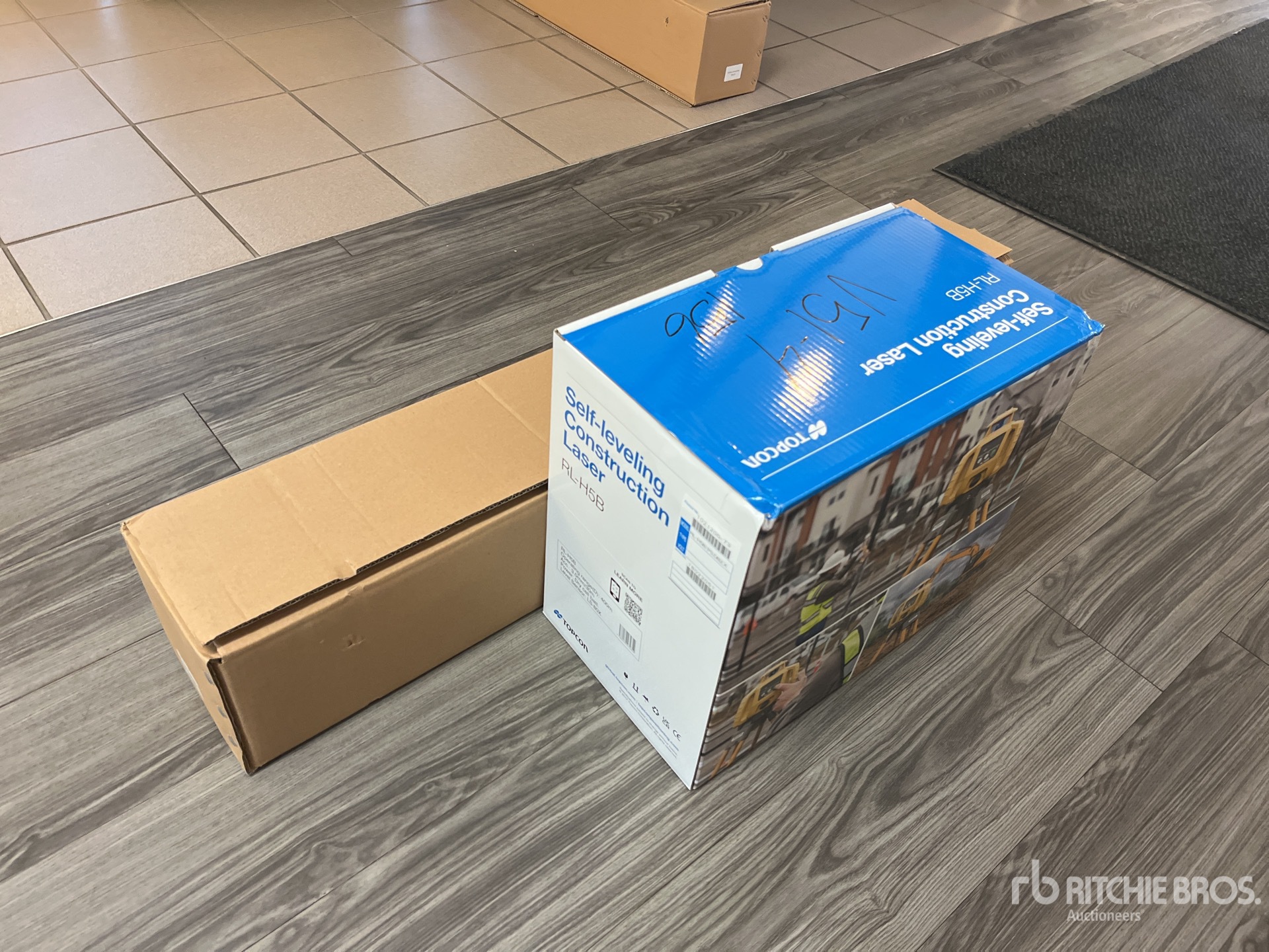 General Appearance with Bild, Ecke hinten links