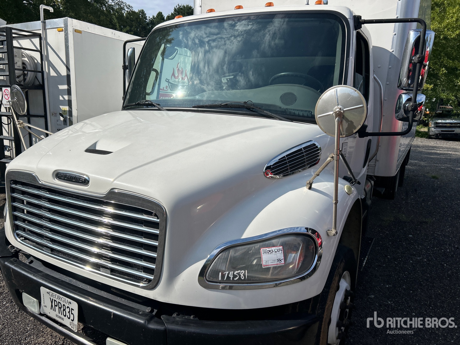 2018 Freightliner M2106